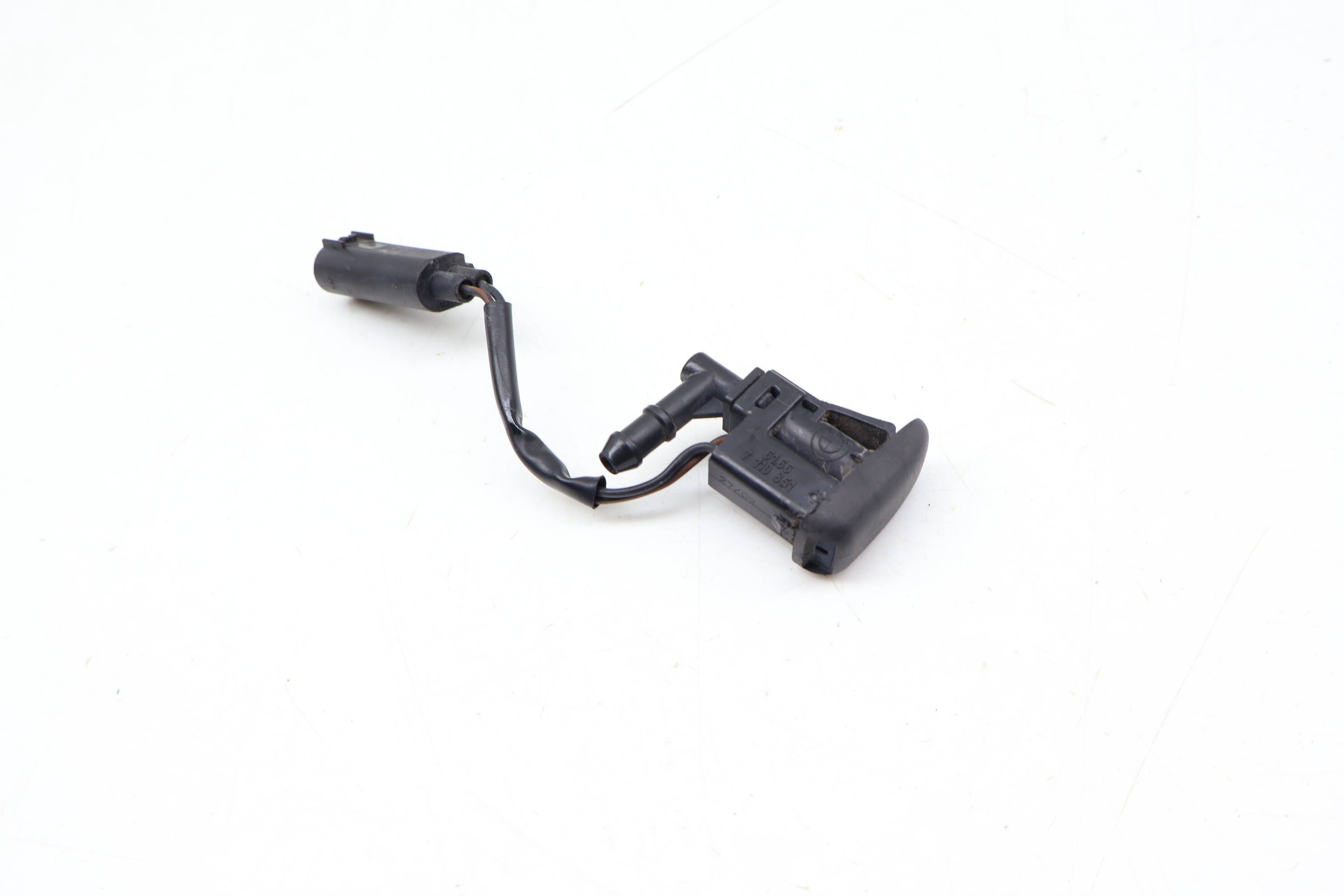 Windshield Washer Sprayer Jet / Nozzle 61667110851