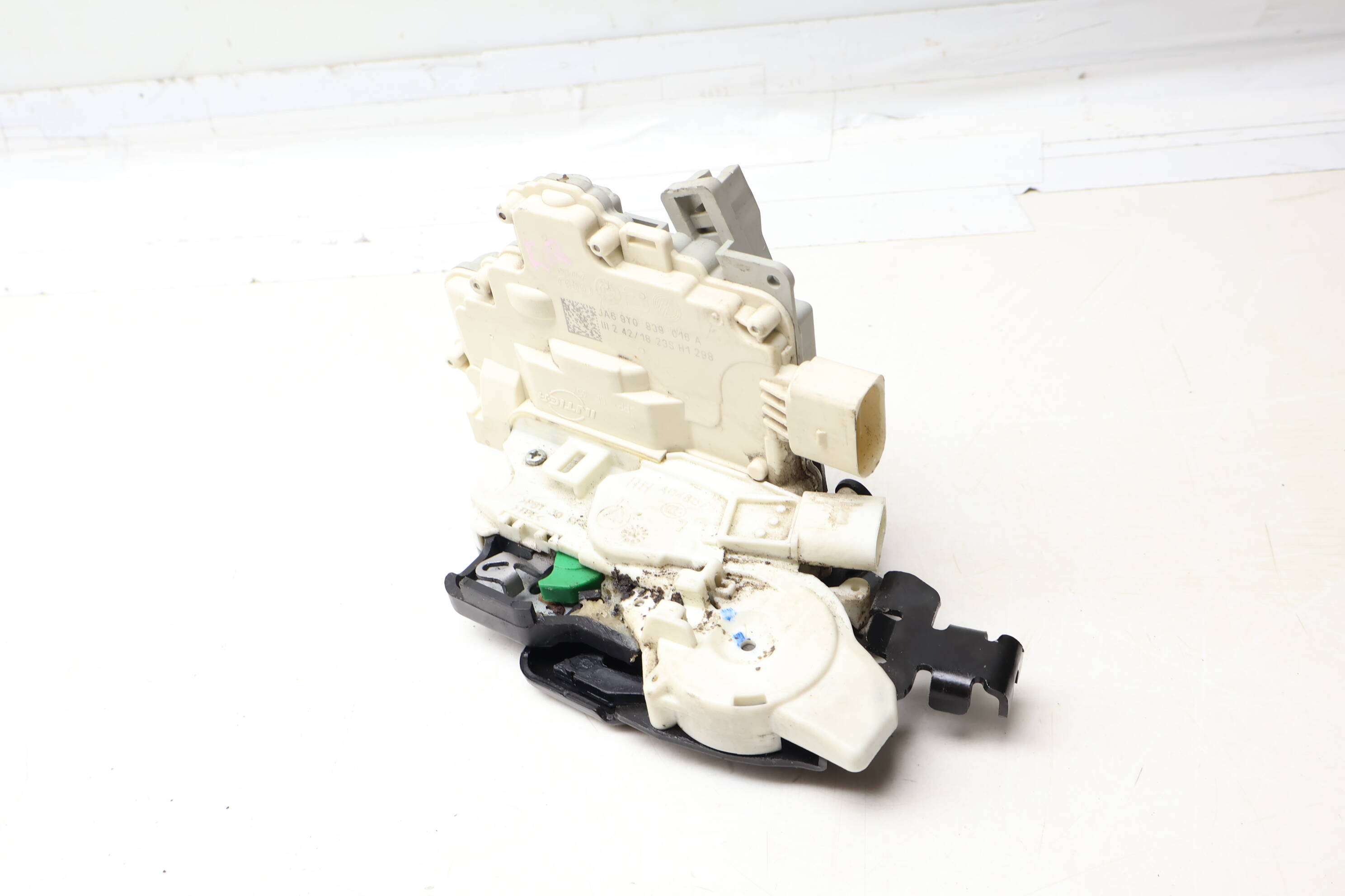 Door Latch / Lock Actuator 9Y0839016A