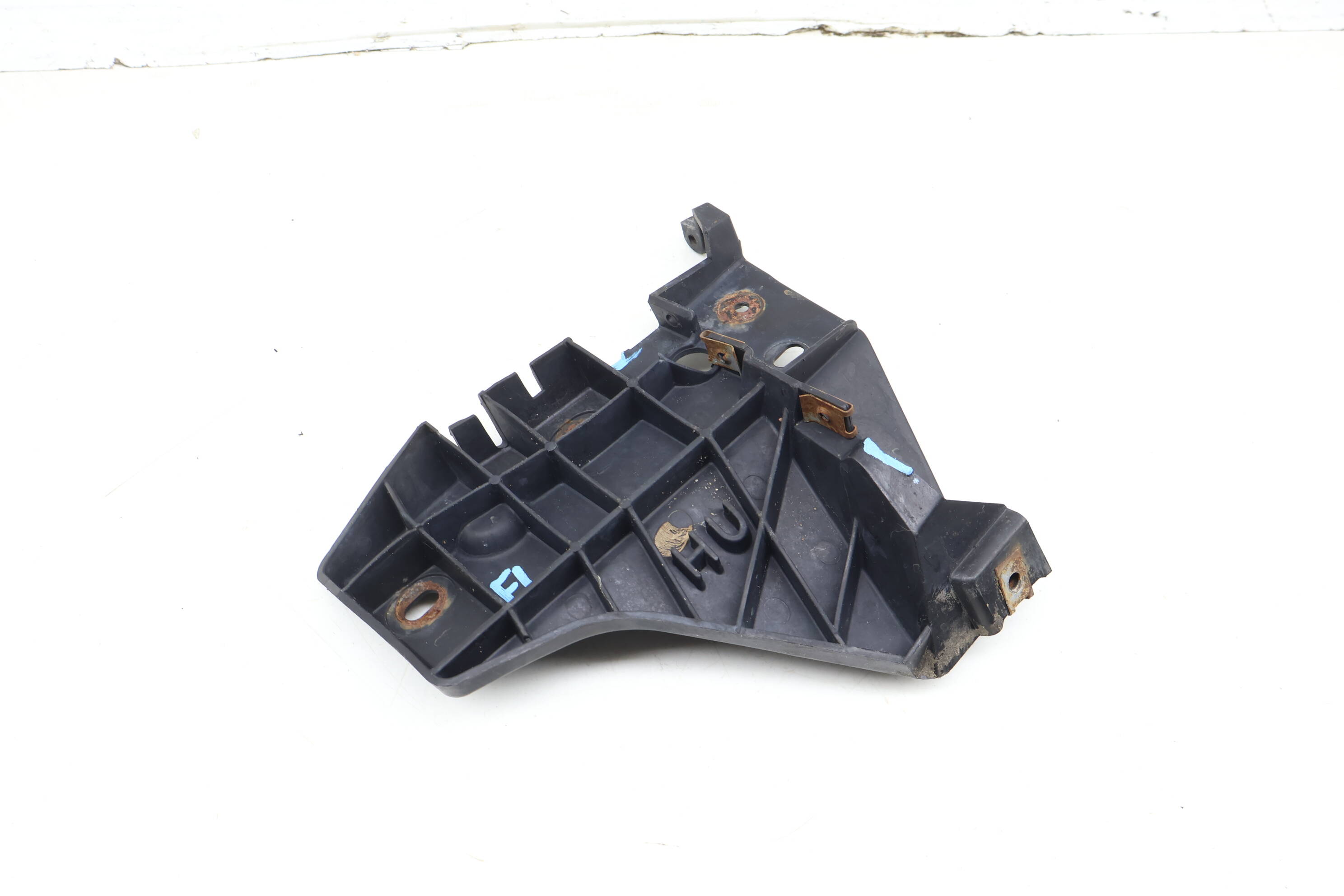 Bumper Guide / Bracket 4Z7807283A