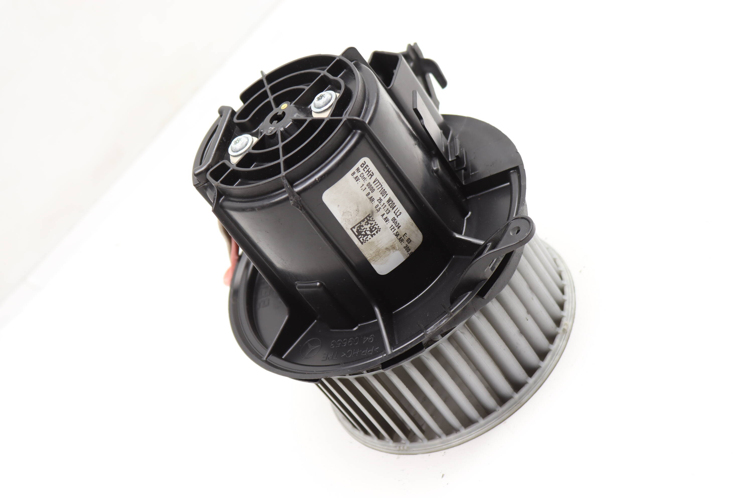 Blower Motor / Fan 2128200708