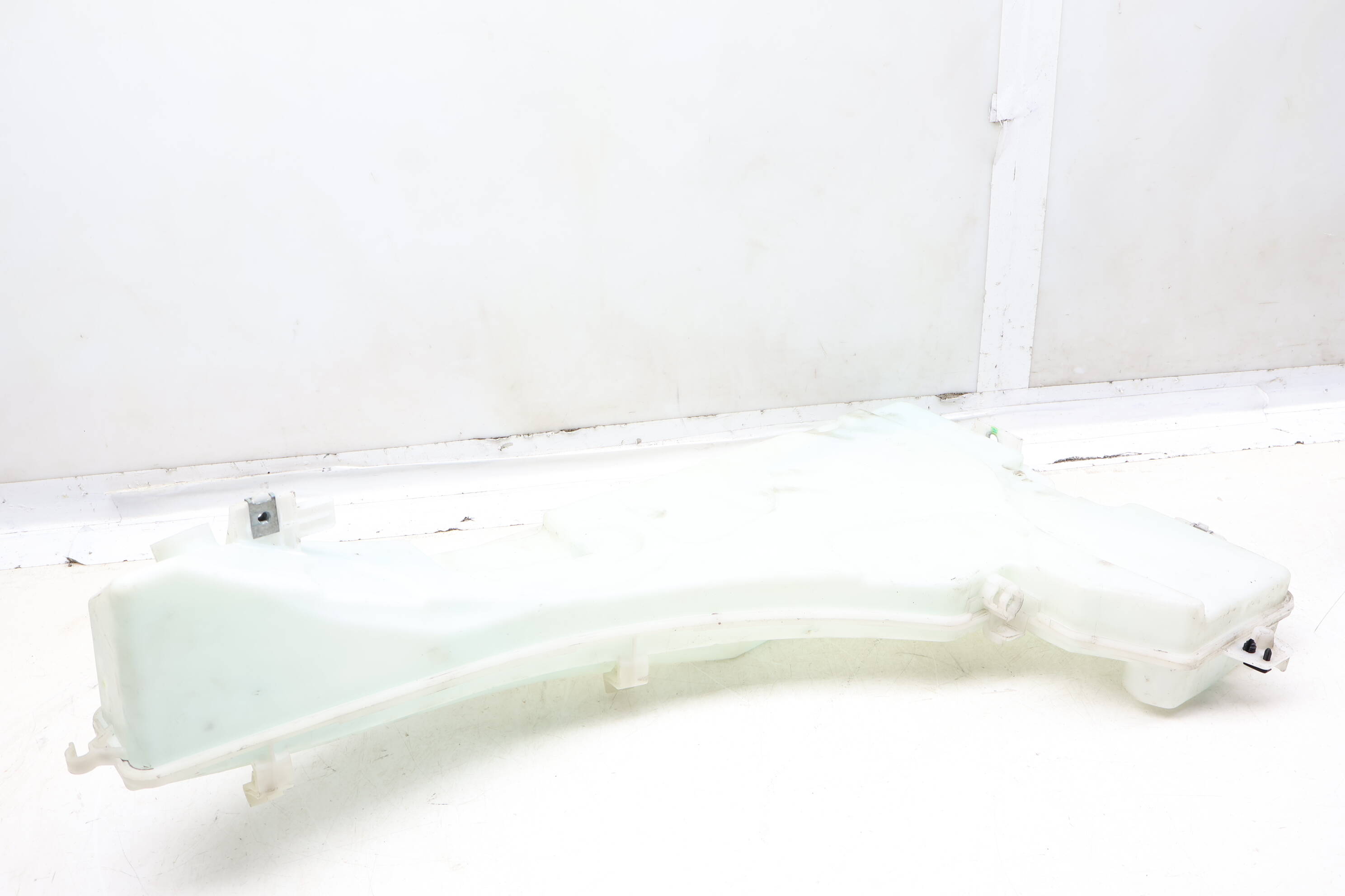 Windshield Washer Reservoir / Tank 7161476