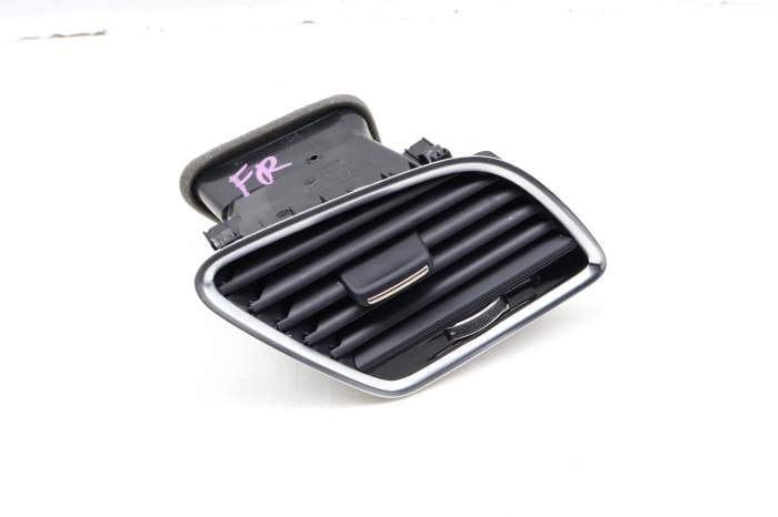 Dash Air Vent 8U1820902E main product photo