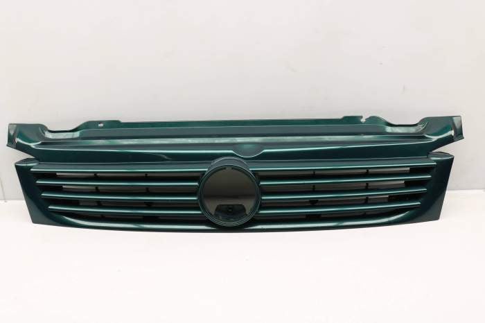 Upper Radiator Grille 7D0853651 main product photo