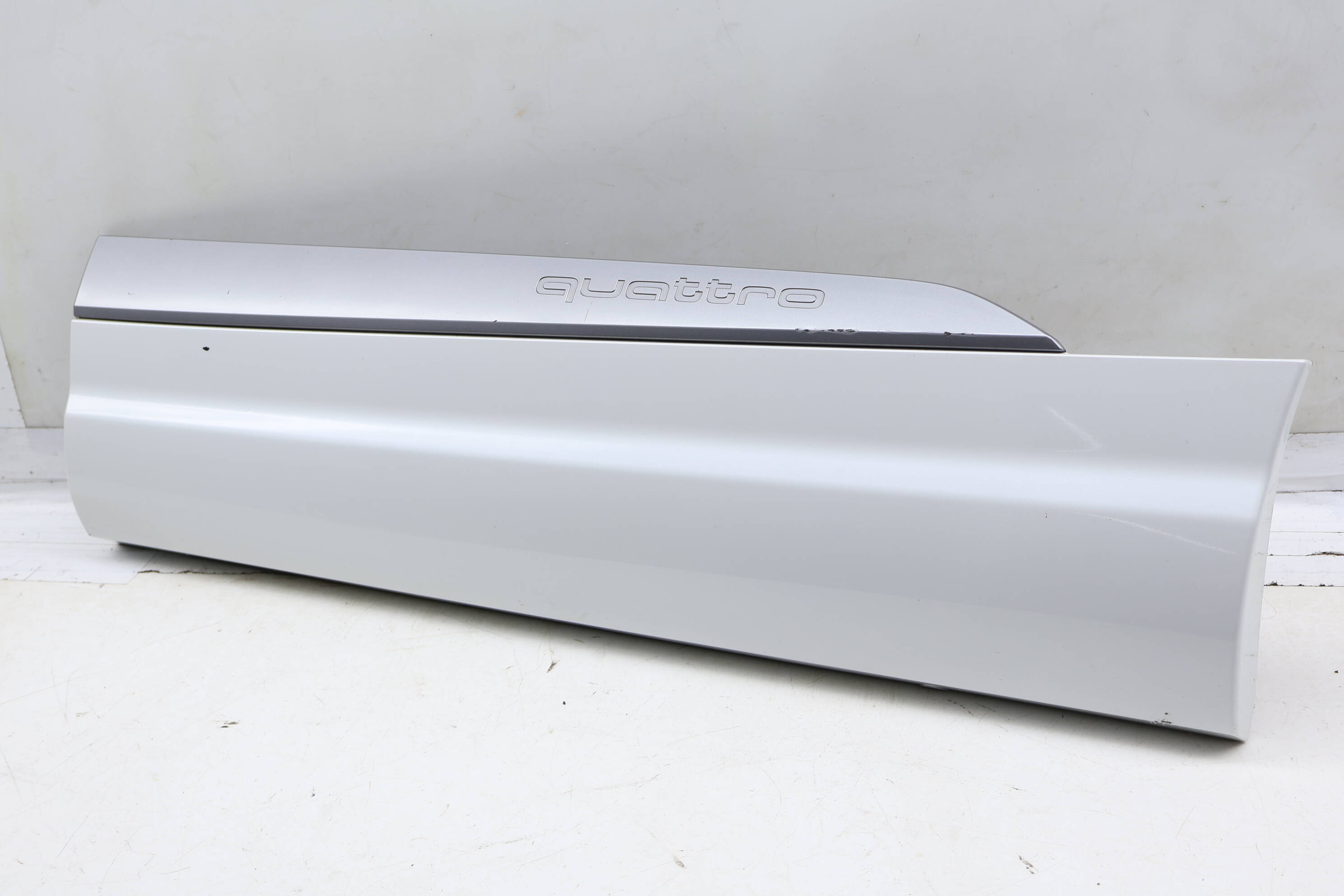 Lower Door Molding / Blade 4M0853969G