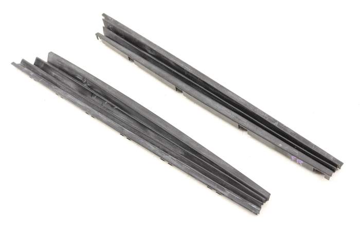 Side Sliding Roof Glass Trim / Seal Set 8W5898925 main product photo