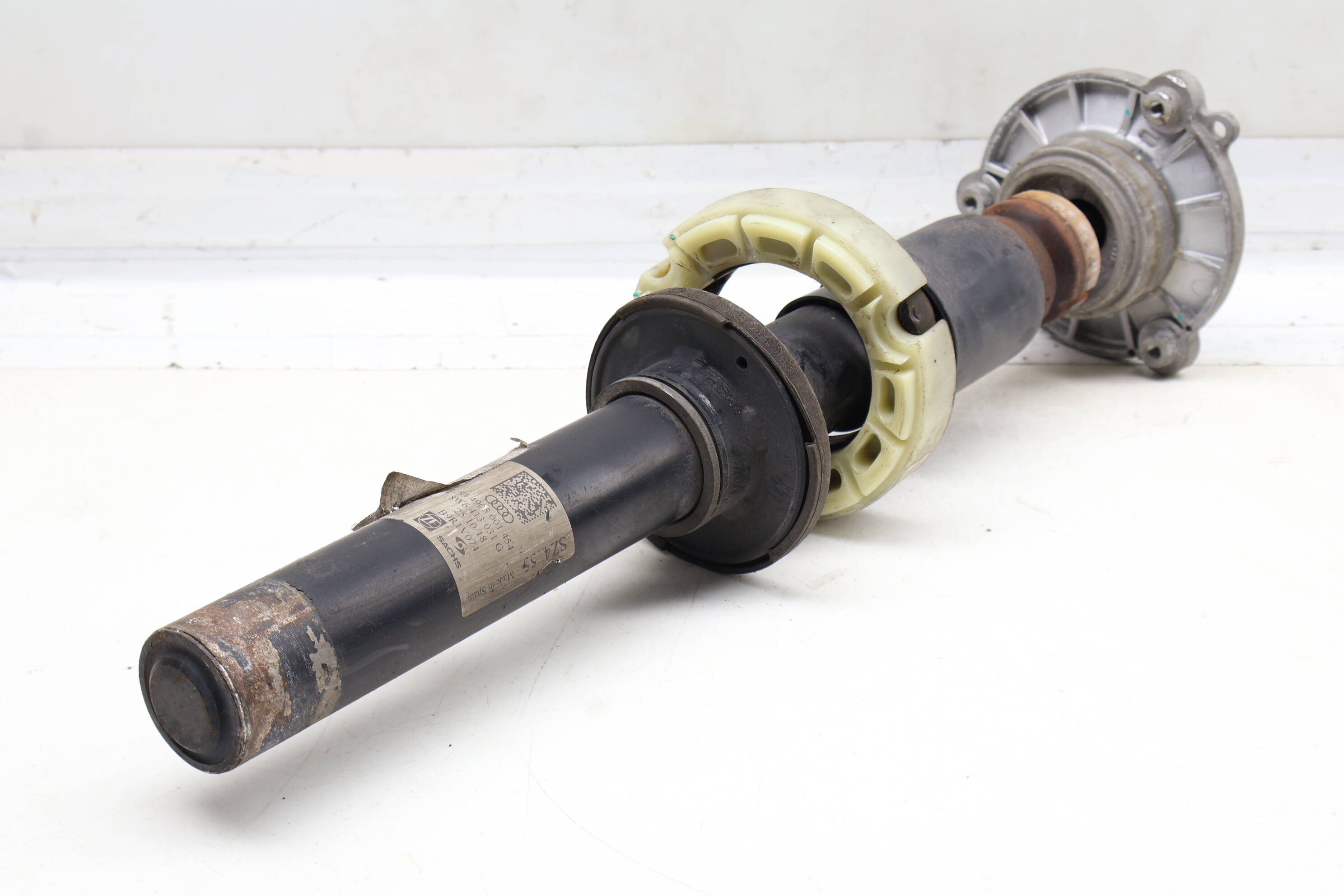 Strut / Shock Absorber 8W6413031G