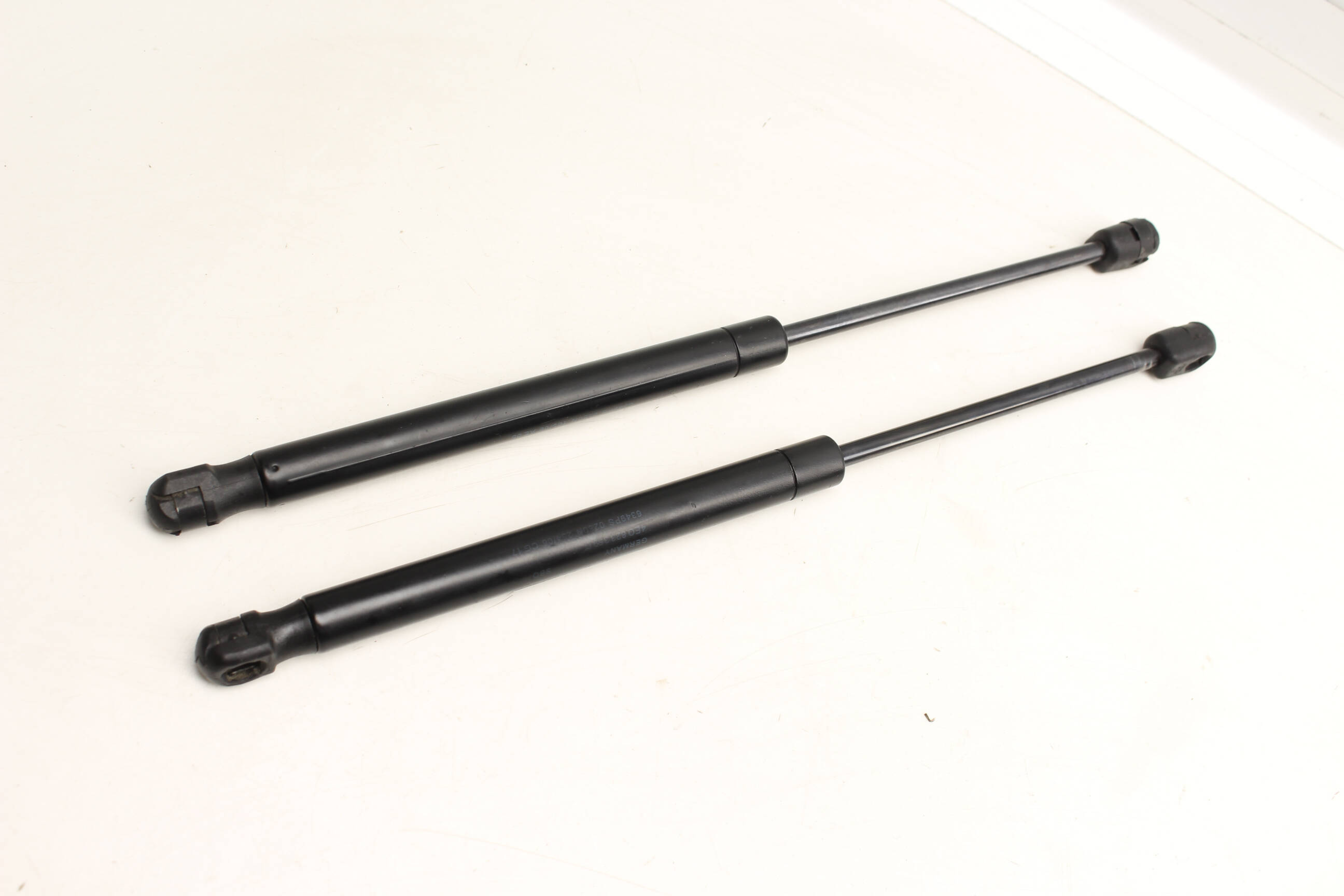 Hood Strut / Shock Set 4E0823359D