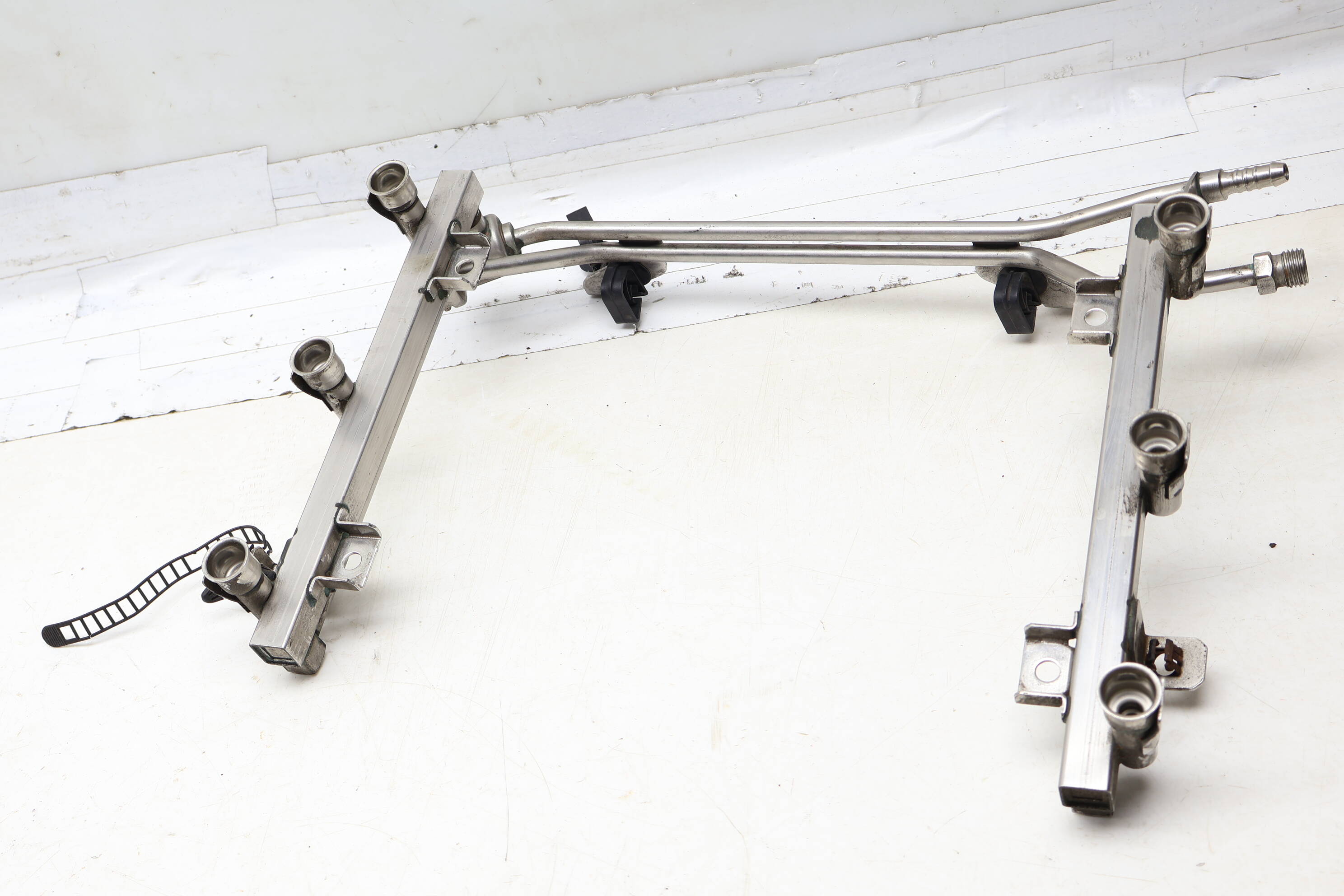 Fuel Rail / Line 078133681AJ