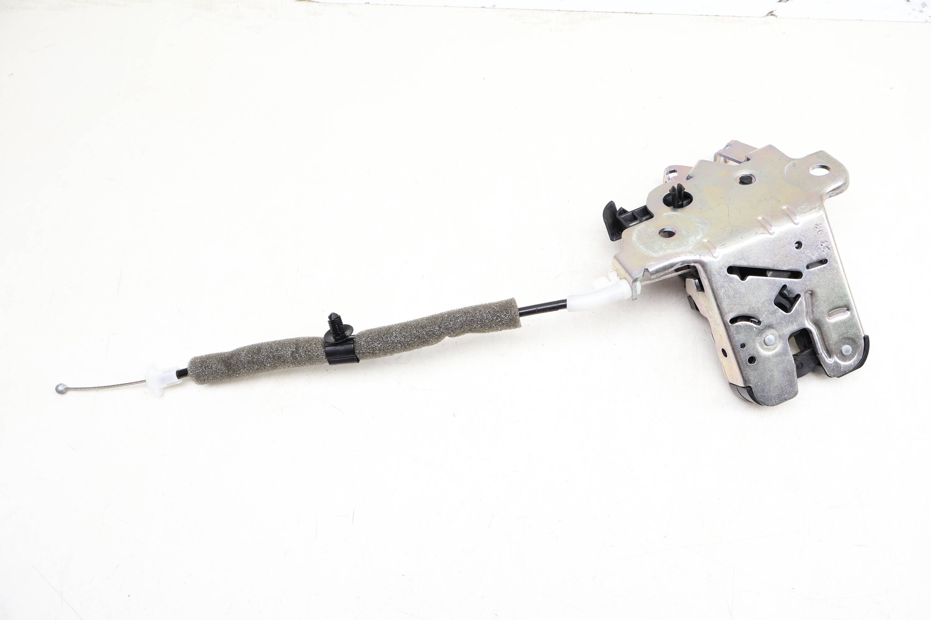 Trunk Hatch Latch / Lock 4M0827506D