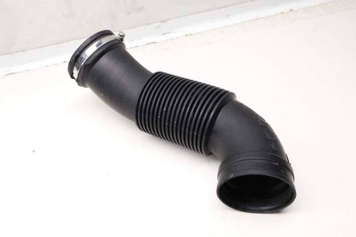Turbo Air Intake Hose / Duct 13717619268 main product photo