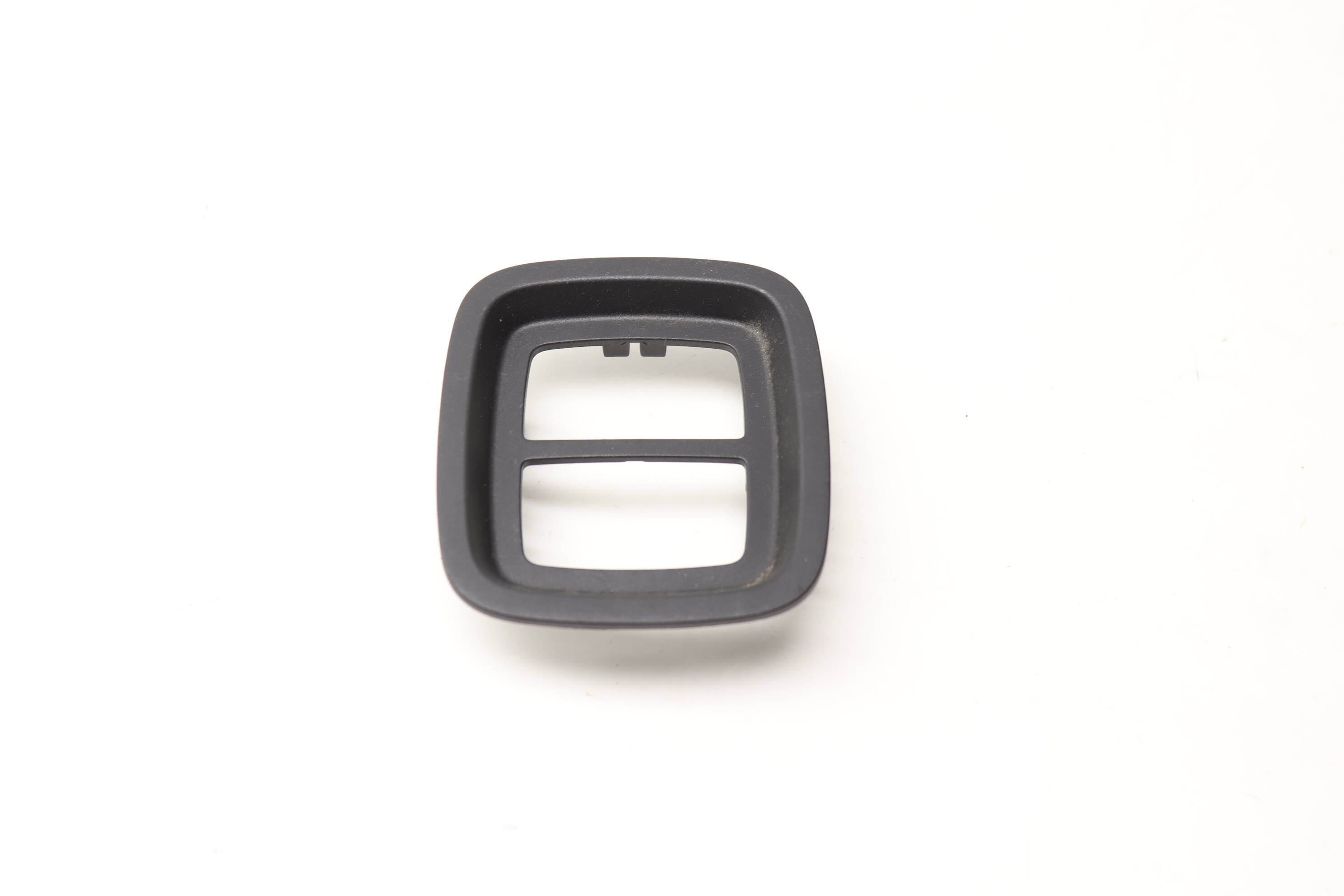 Seat&#x20;Backrest&#x20;Release&#x20;Switch&#x20;Trim&#x20;&#x2F;&#x20;Bezel&#x20;4M0867255A