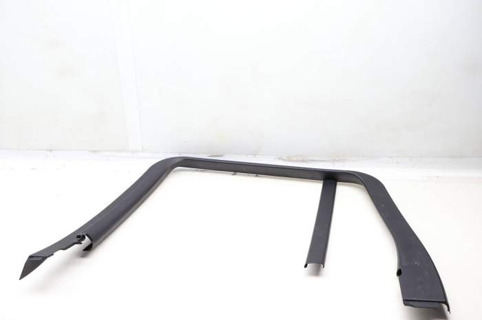 Upper Door Window Frame Trim 51357410296 main product photo