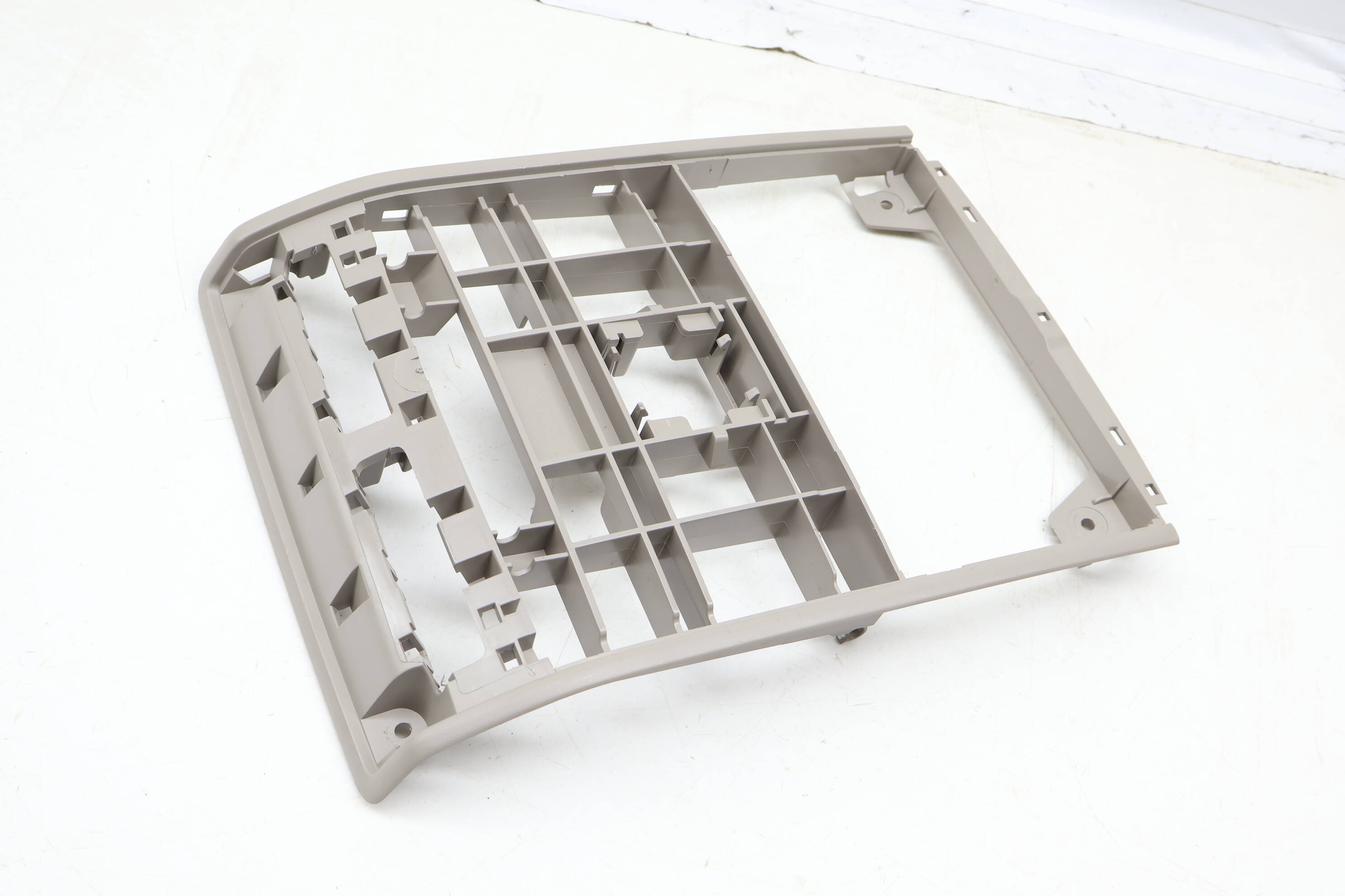 Dome Reading Light Mount Bracket 3CN867591