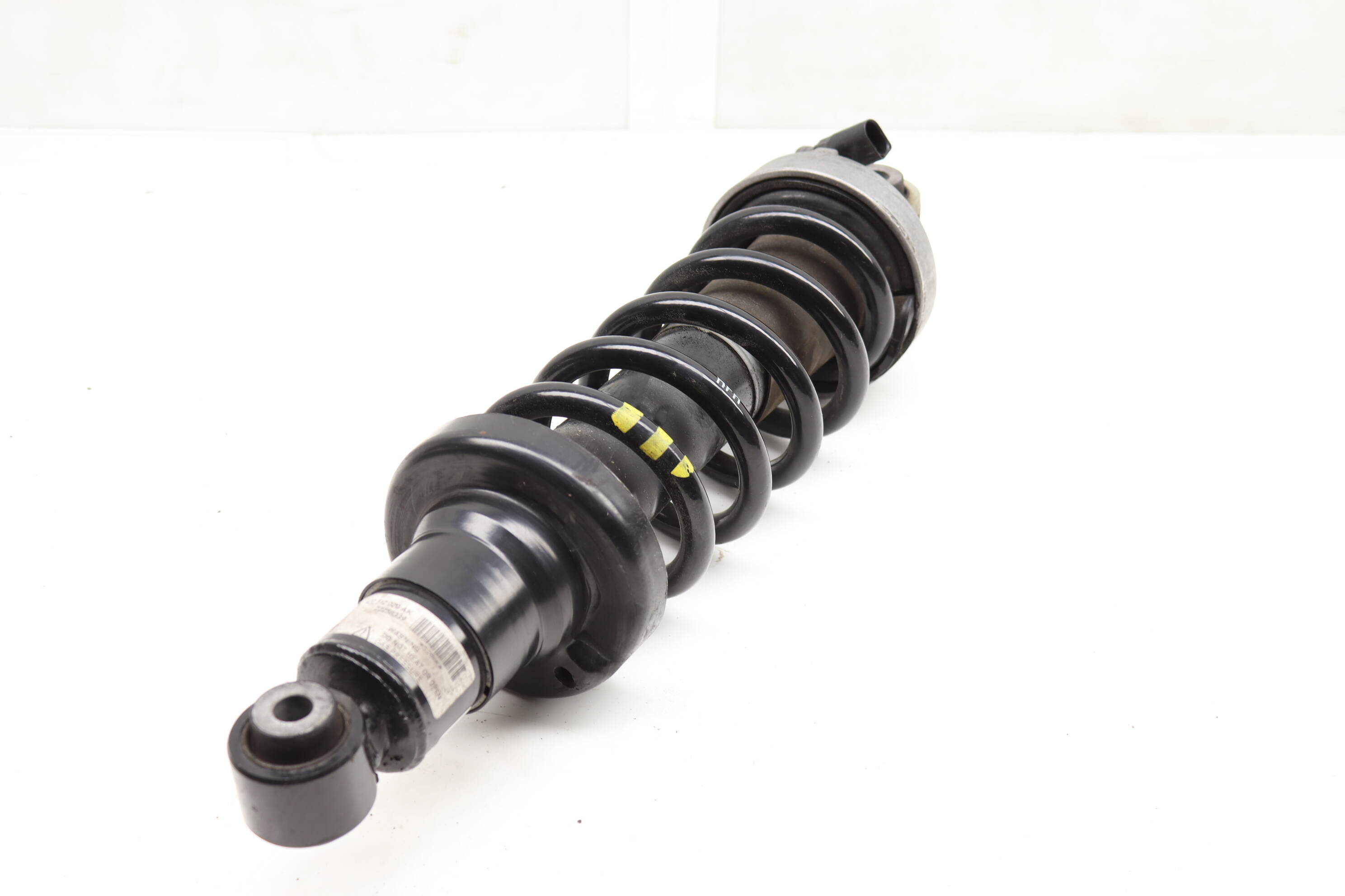 Strut&#x20;Shock&#x20;&#x2F;&#x20;Spring&#x20;Assembly&#x20;420512020AK