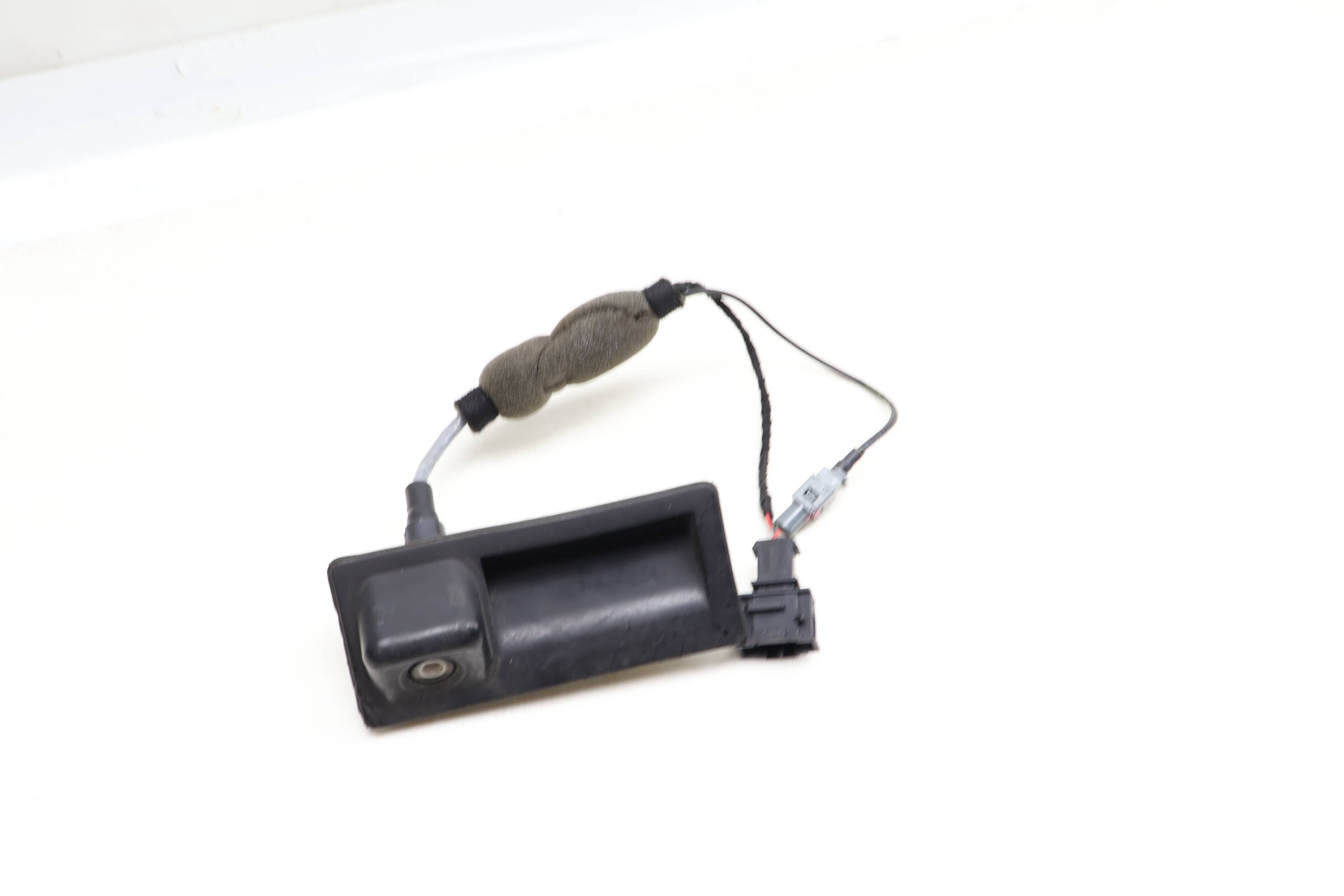 Trunk Release Handle W/ Backup Camera 5N0827566AA