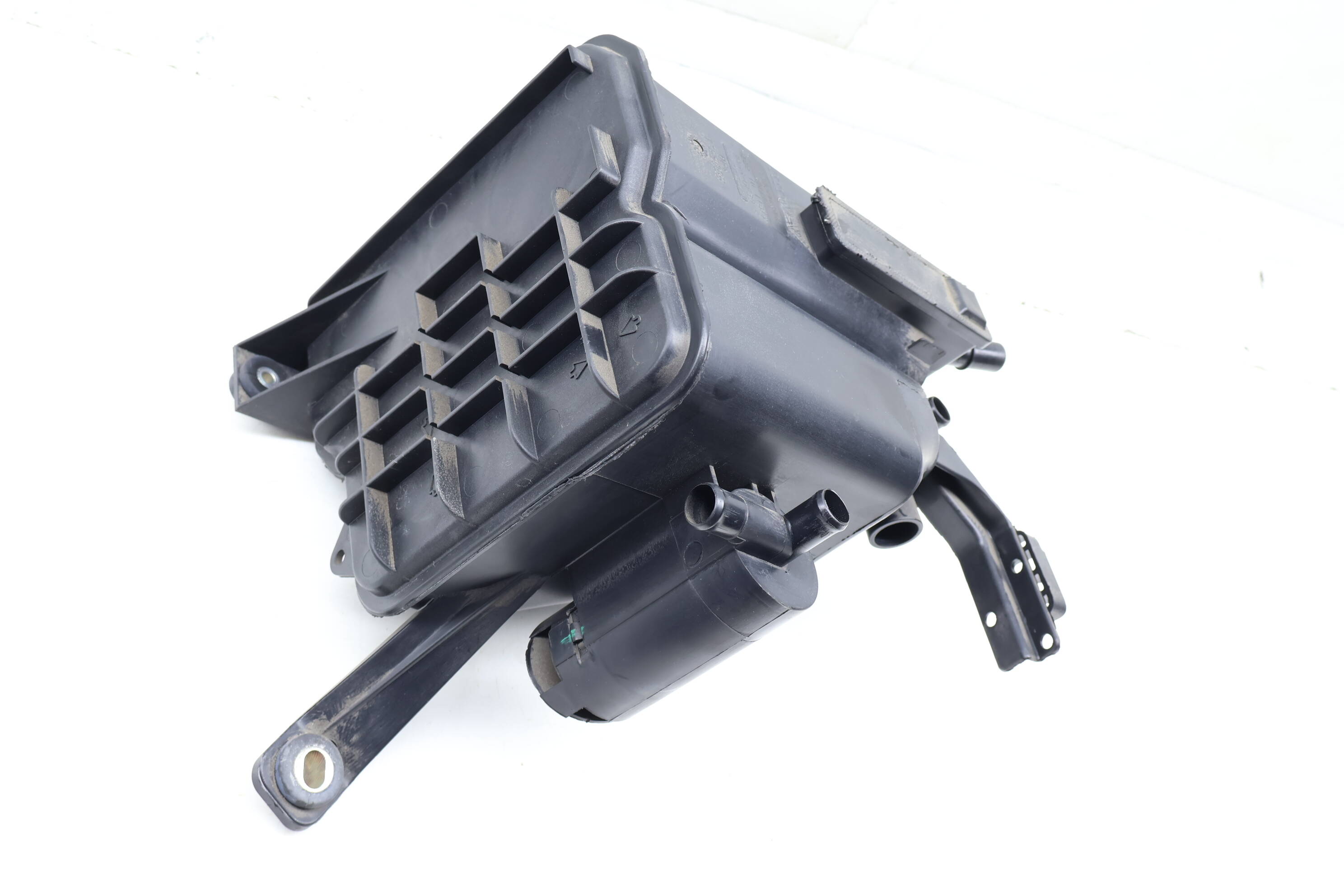 Charcoal / Fuel Vapor Canister 7P0201801L