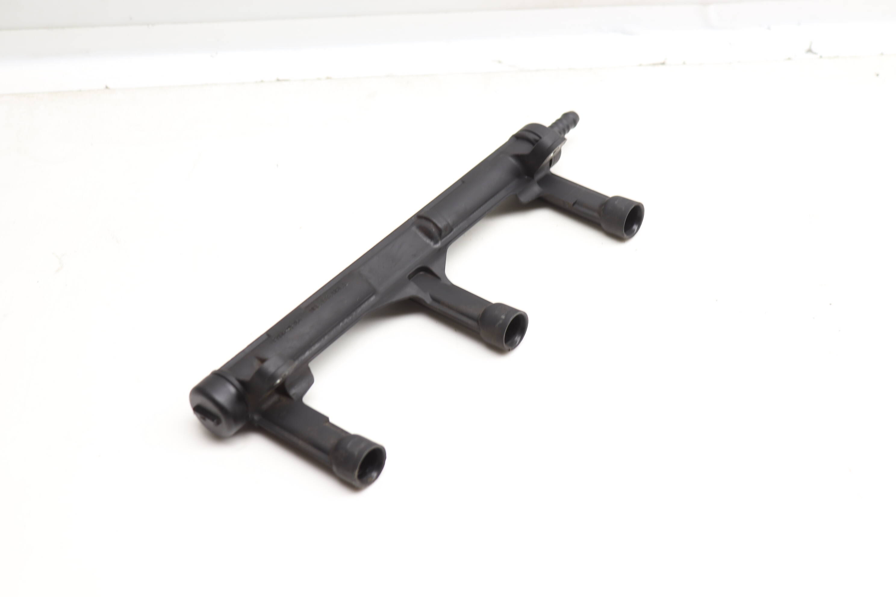 Fuel Injector Rail / Tube 06E133681L