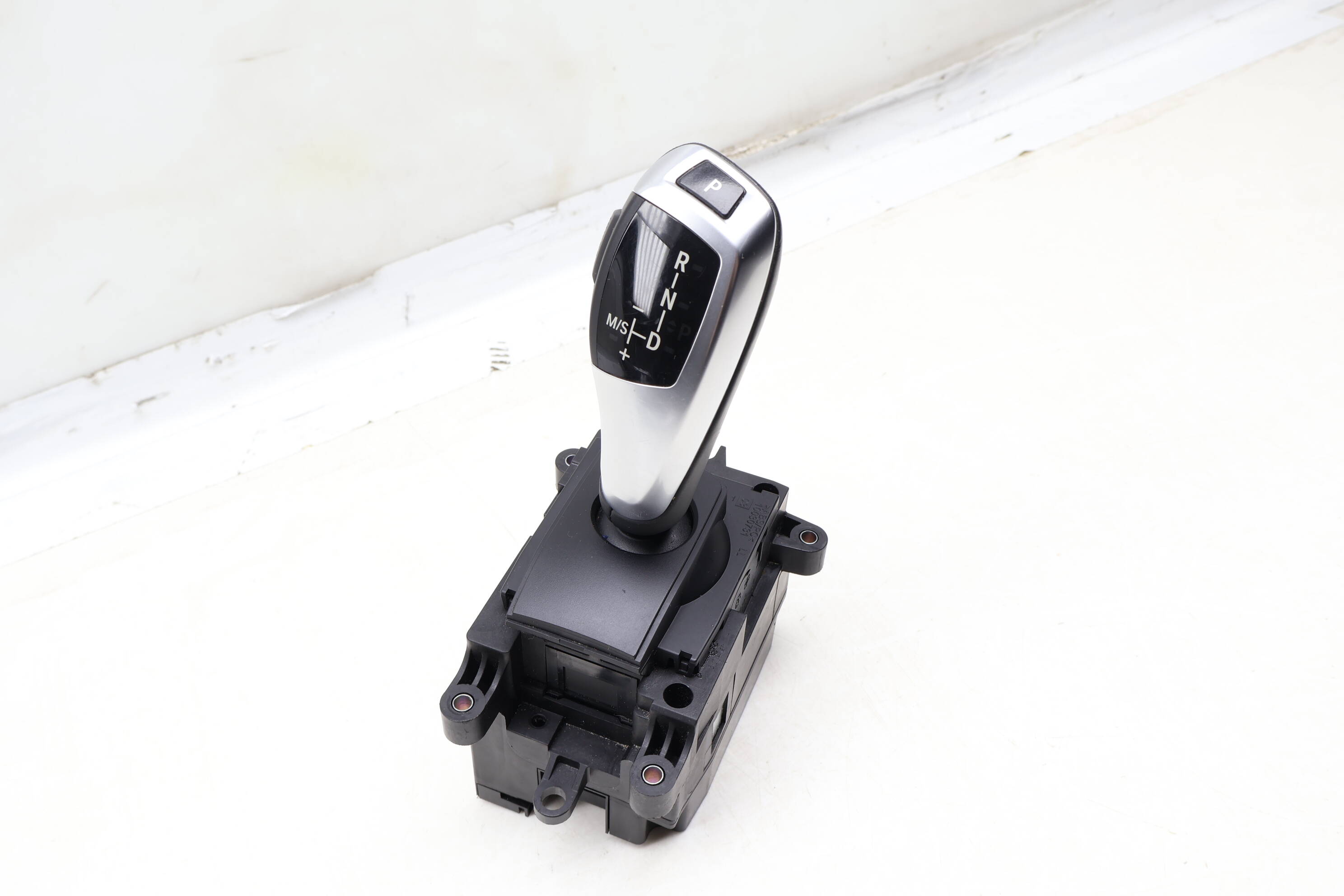 Automatic&#x20;Gear&#x20;Shifter&#x20;Knob&#x20;Assembly&#x20;61319251186