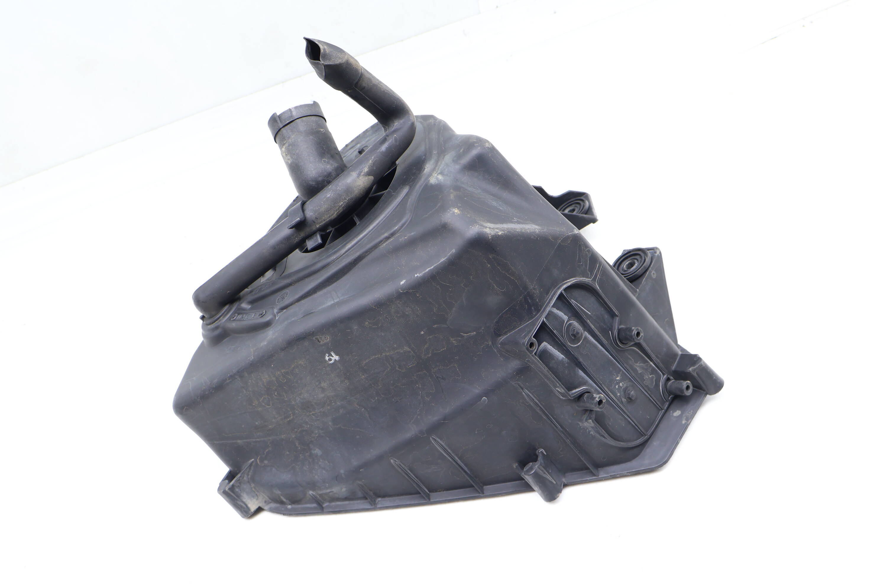 Lower Air Cleaner Filter Box / Housing 07C133835G