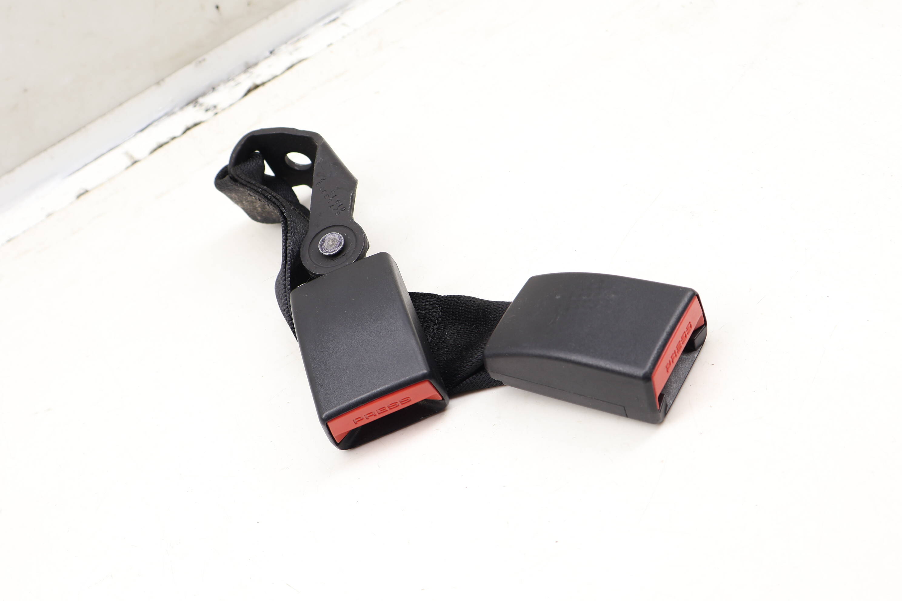 Center Seat Belt Buckle / Receiver 72117375446