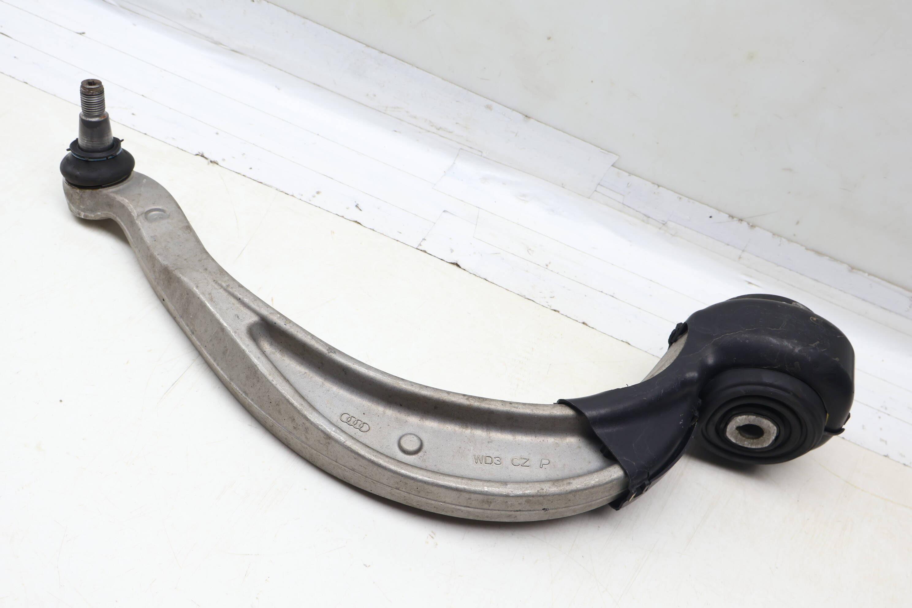 Lower Rearward Control Arm 4G0407695