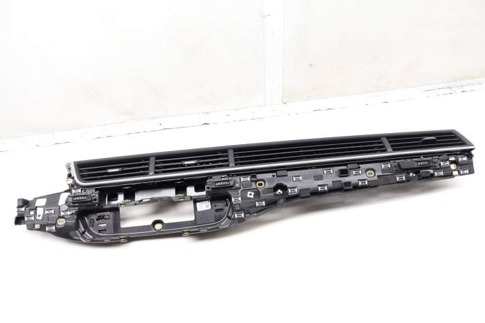 Dash Air Vent Assembly 4M1820902AM main product photo