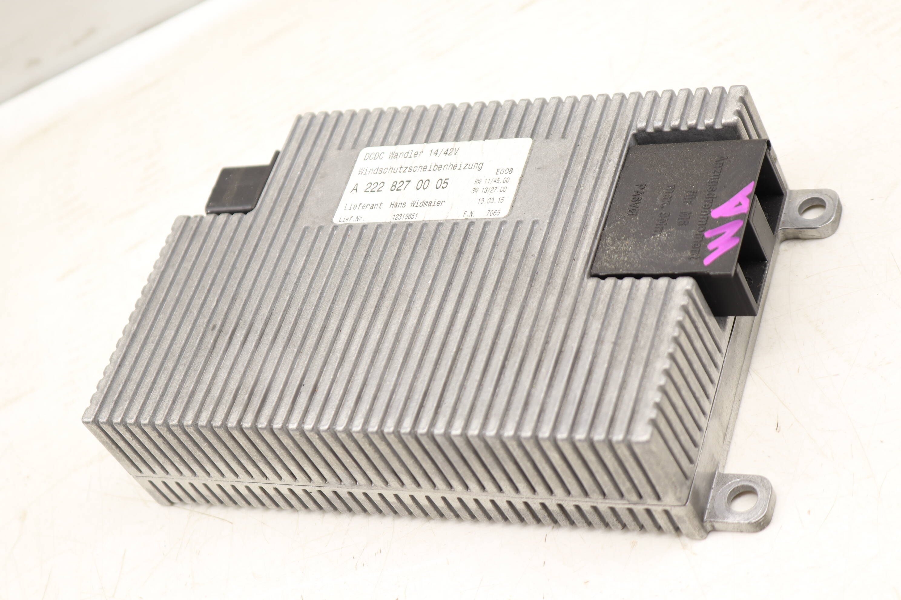 Trunk Dc Power Converter 2228270005