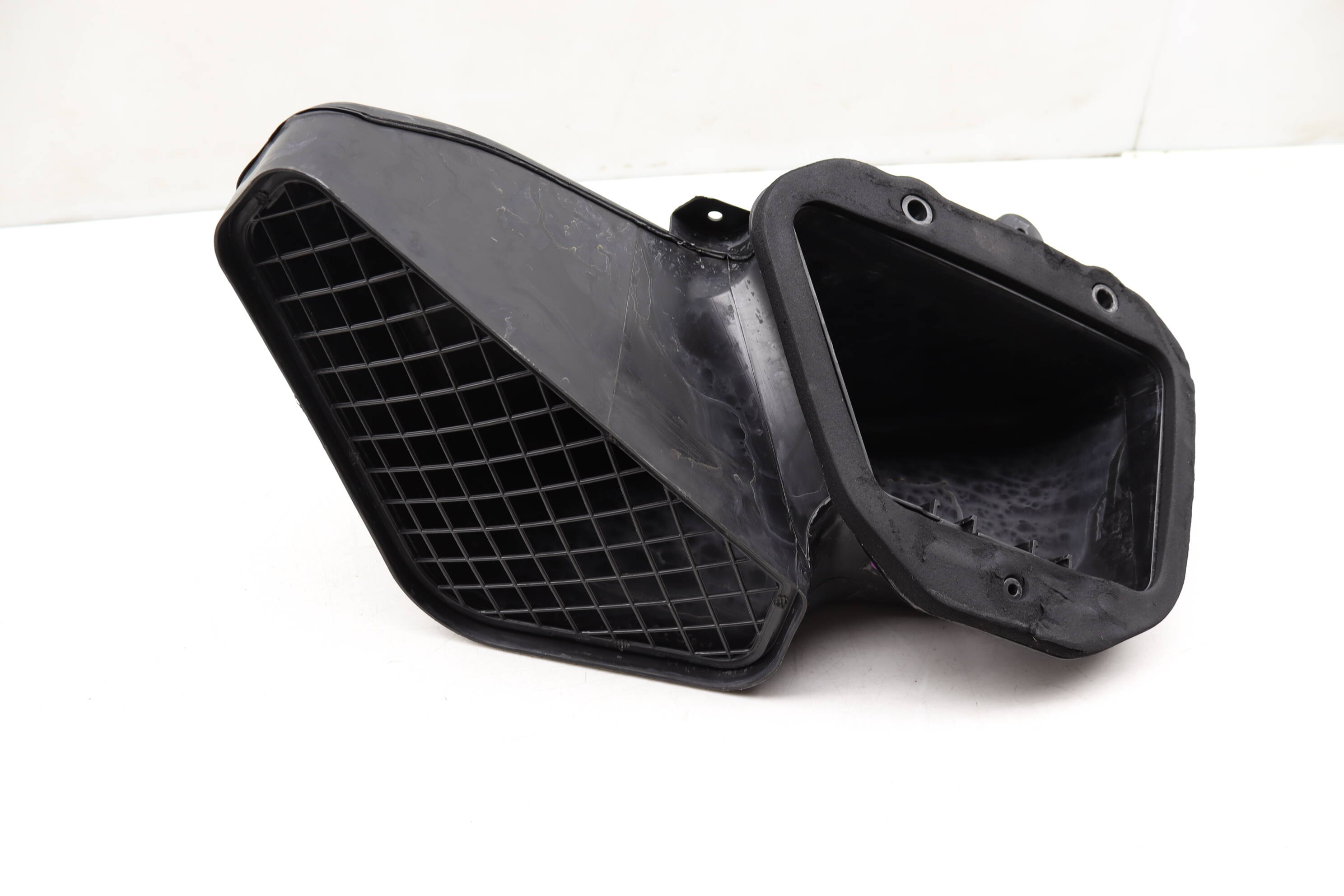 Cabin Air Intake Duct / Housing 97057207202