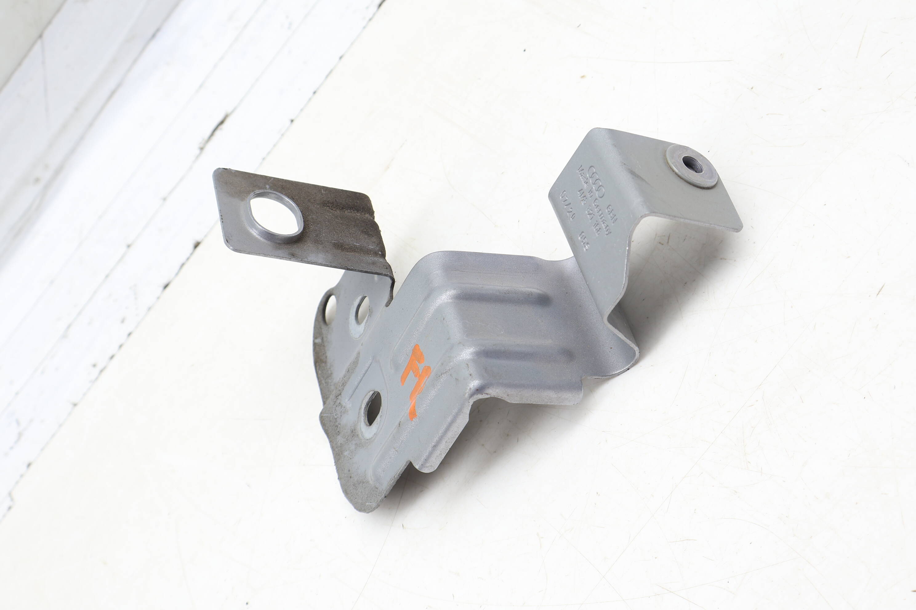 Fender Mount Bracket 4M8821168