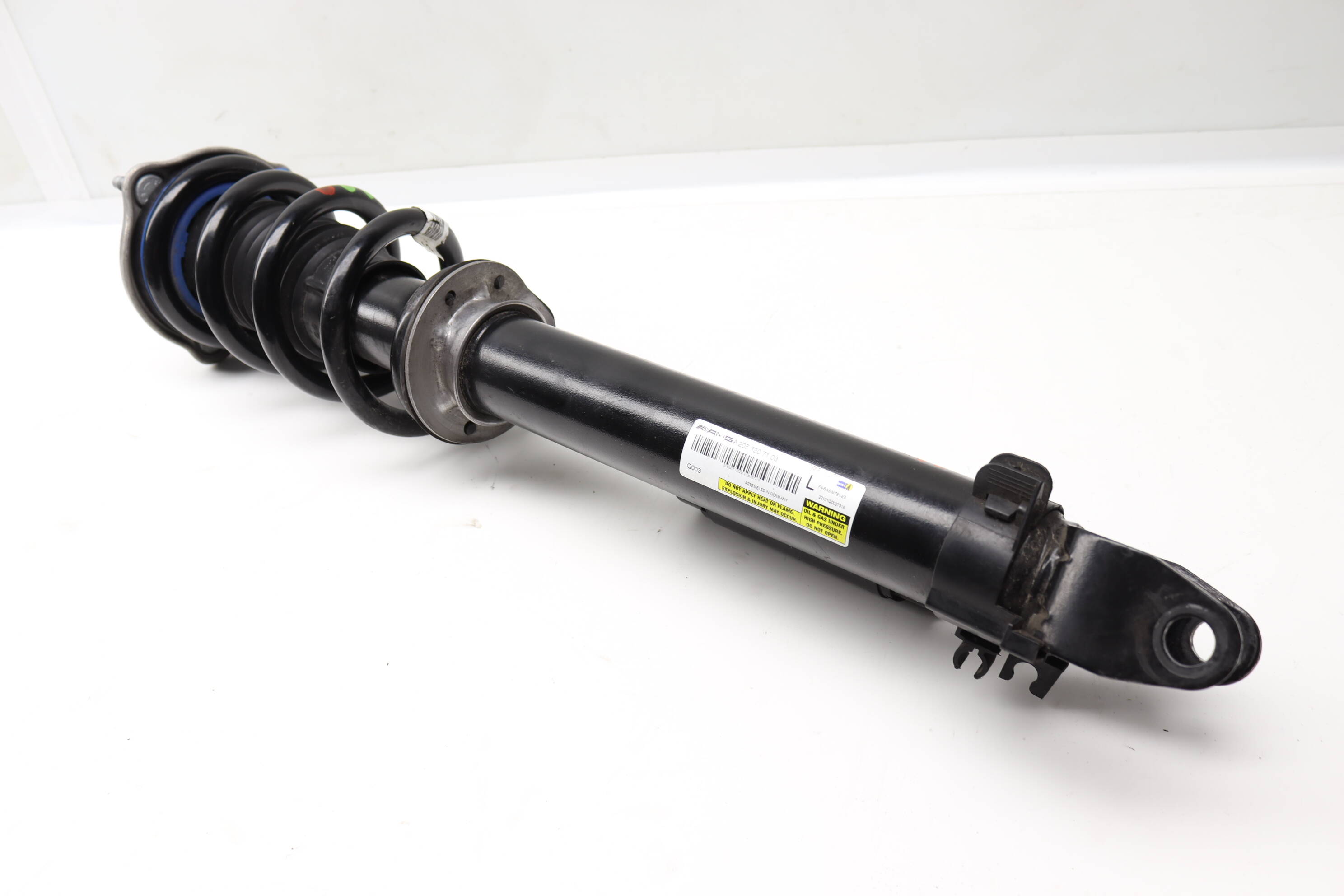 Mercedes-Benz Strut / Shock Absorber Assembly 2053207103