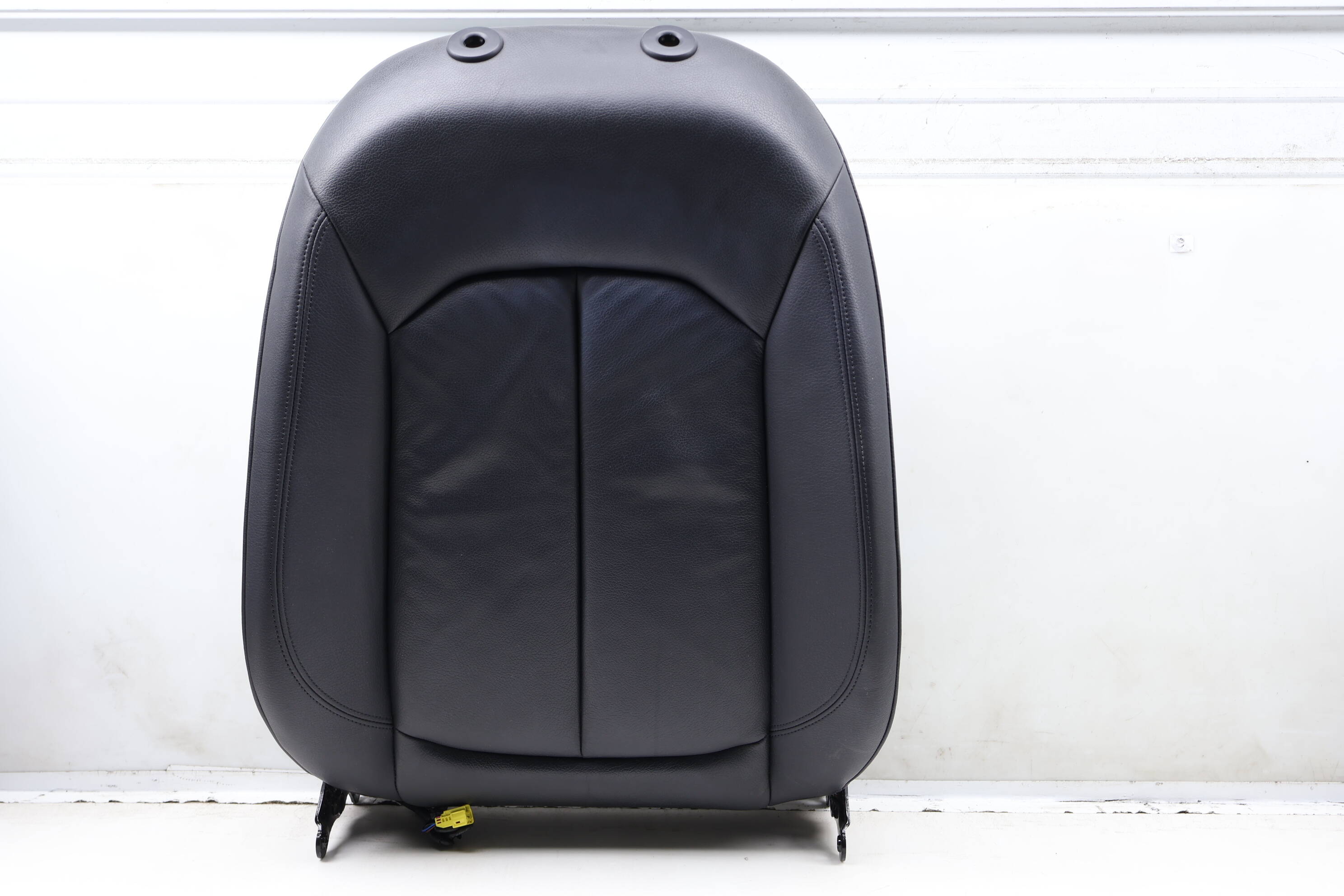 Upper Seat Backrest Cushion Assembly 8V4881806C