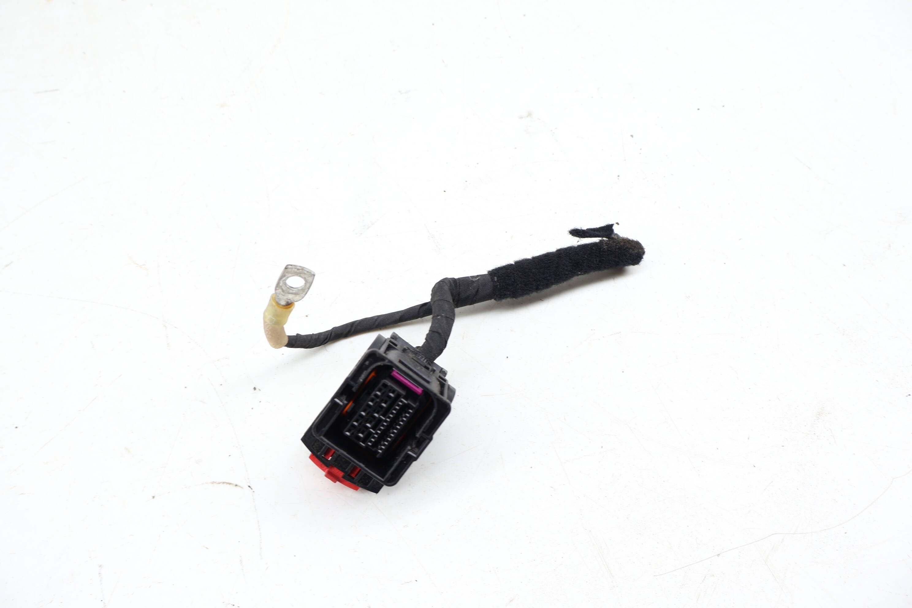 High-Voltage Battery Charger Wiring Connector (32-Pin) 5Q0973733A