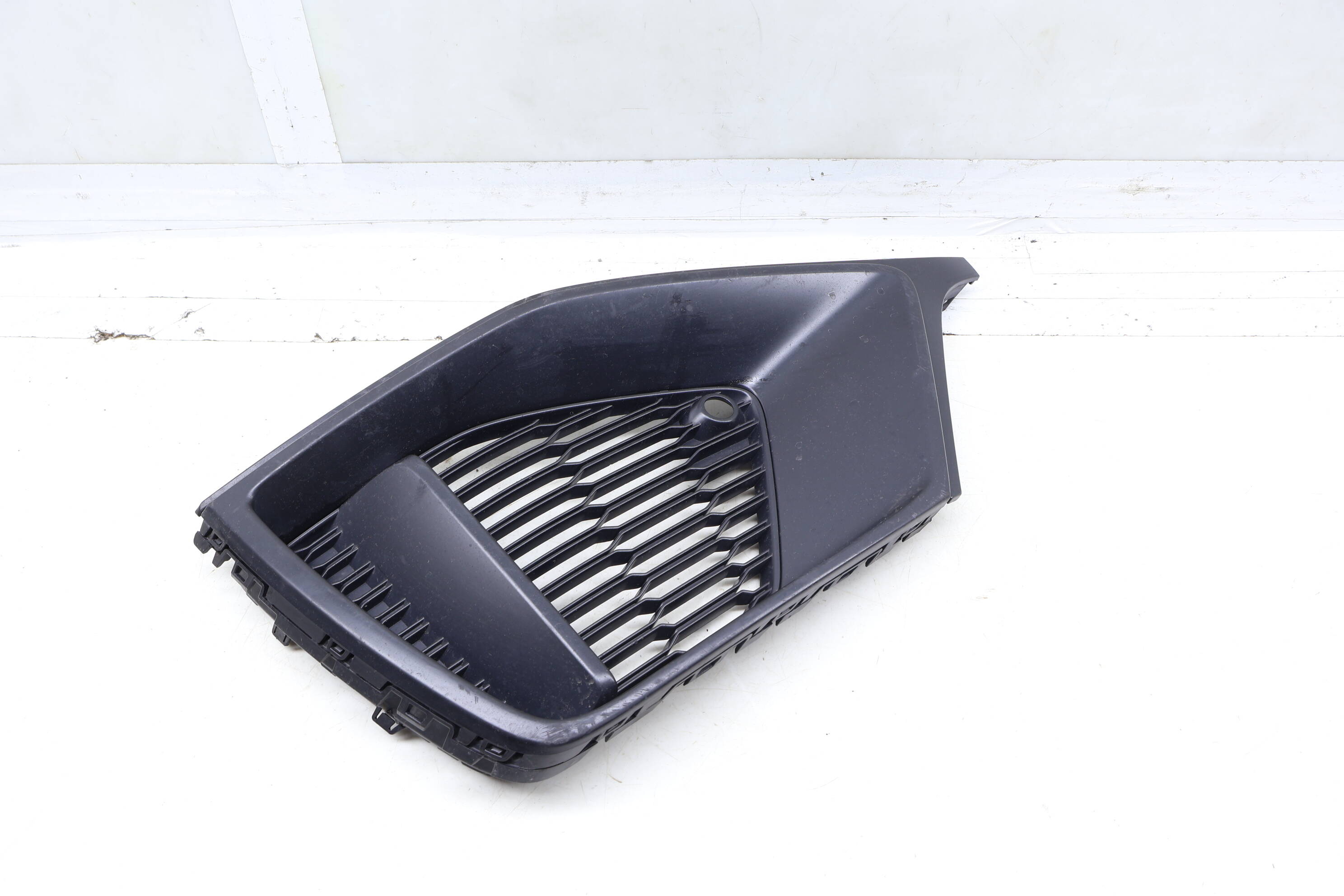Lower Bumper Grille 4M8807681A