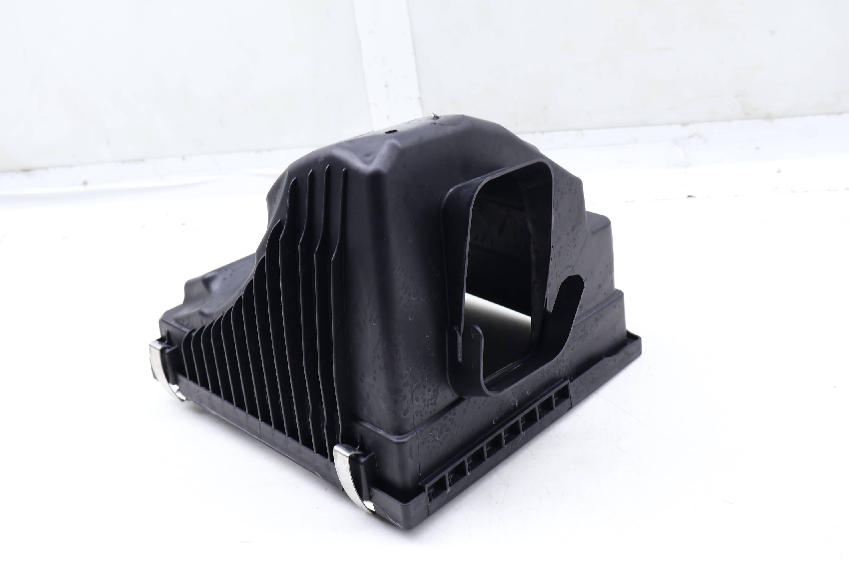 Engine Air Intake Duct (Lower Half) 13717597589