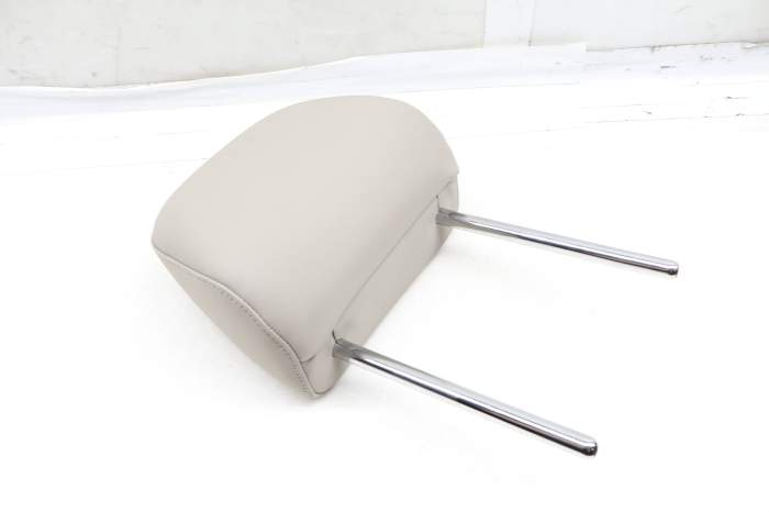 2Nd Row Headrest / Head Rest 3CN885901E main product photo