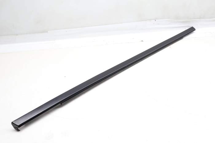 Exterior Door Molding / Trim 95B839475B main product photo