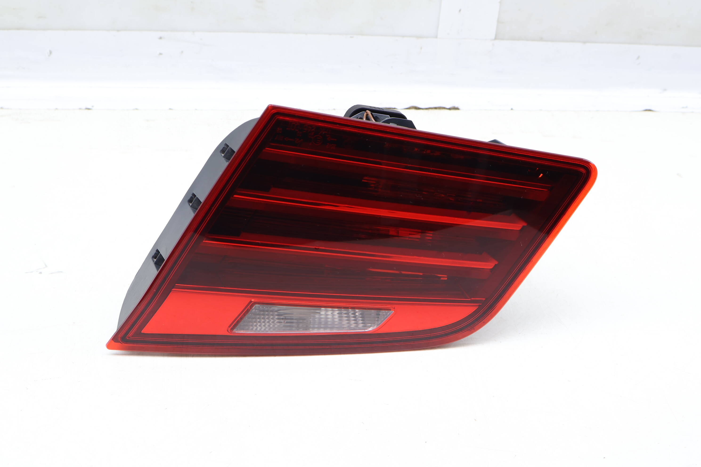 Inner&#x20;Tail&#x20;Light&#x20;&#x2F;&#x20;Lamp&#x20;63217306164