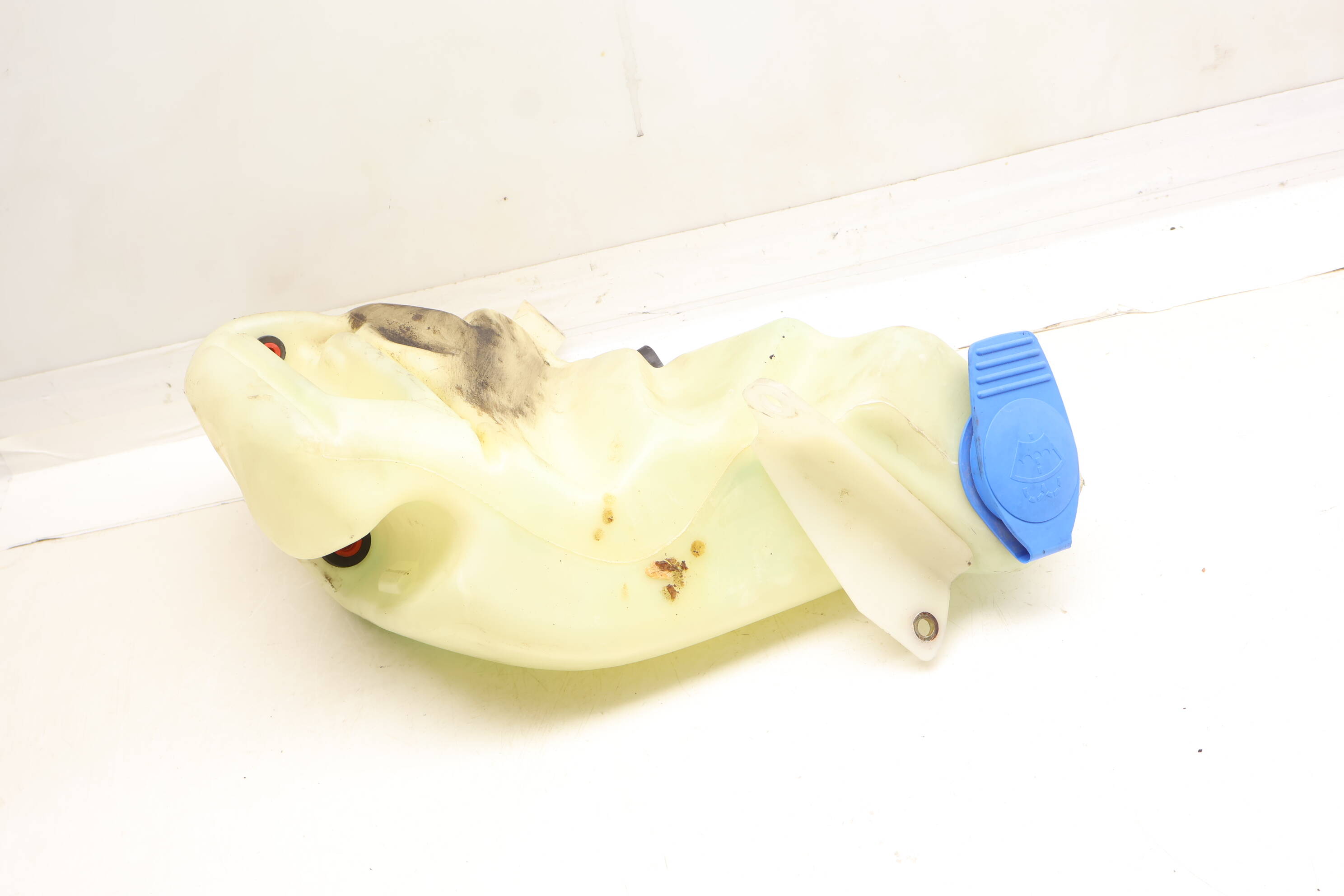 Windshield Washer Tank / Reservoir 4B0955453G