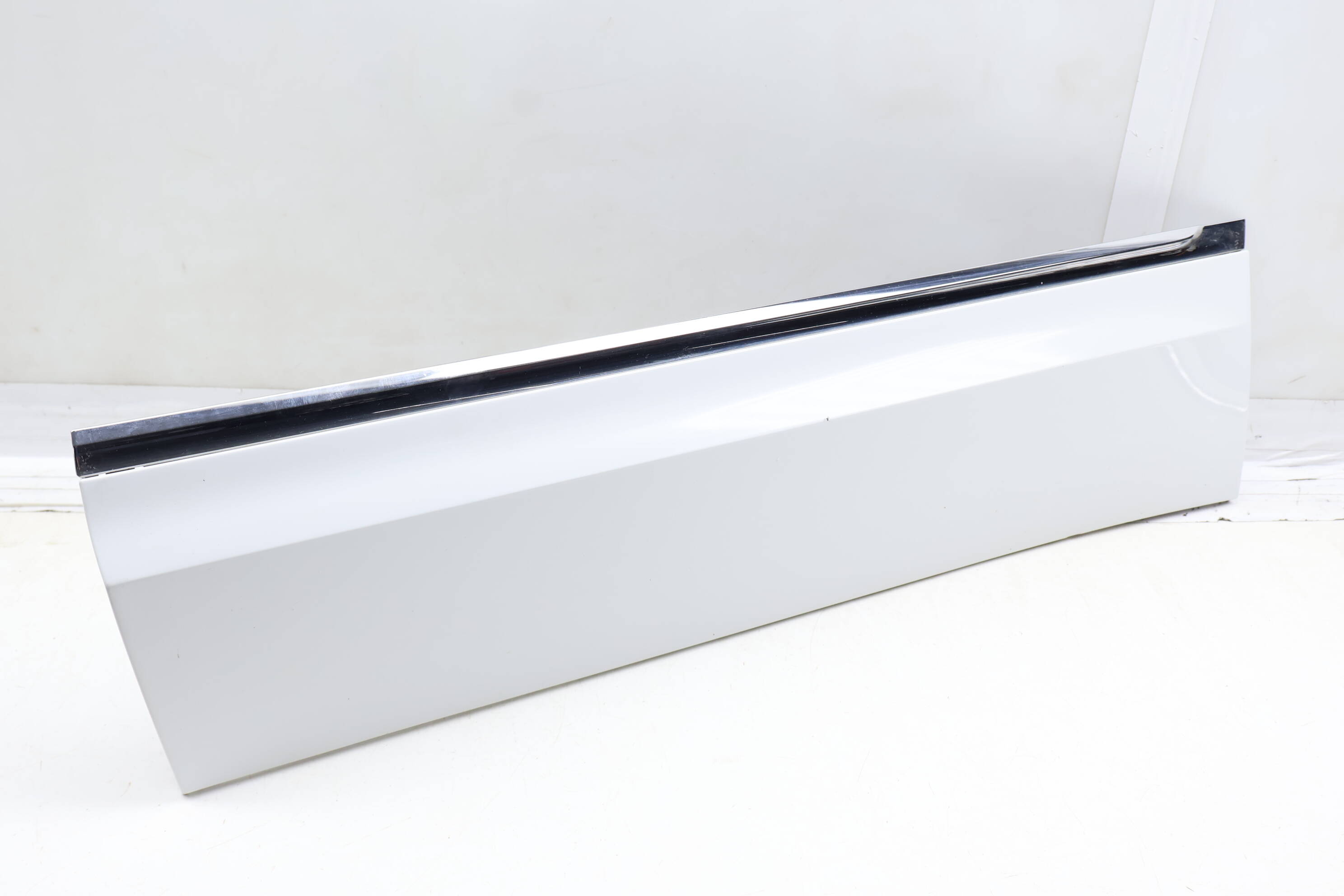 Lower Door Blade / Molding 3CN854949B