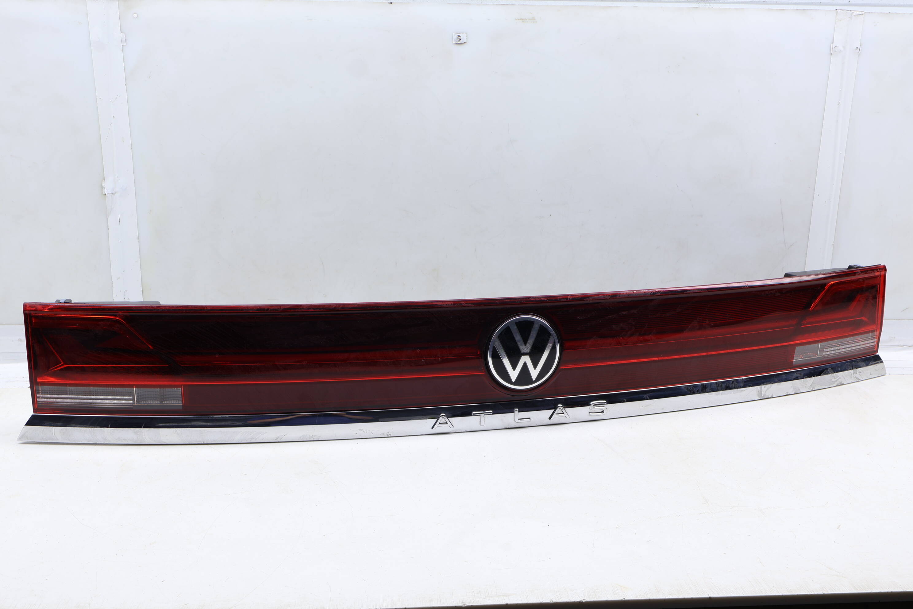 Led Tail Light / Lamp Assembly (Center) 3CN945093R