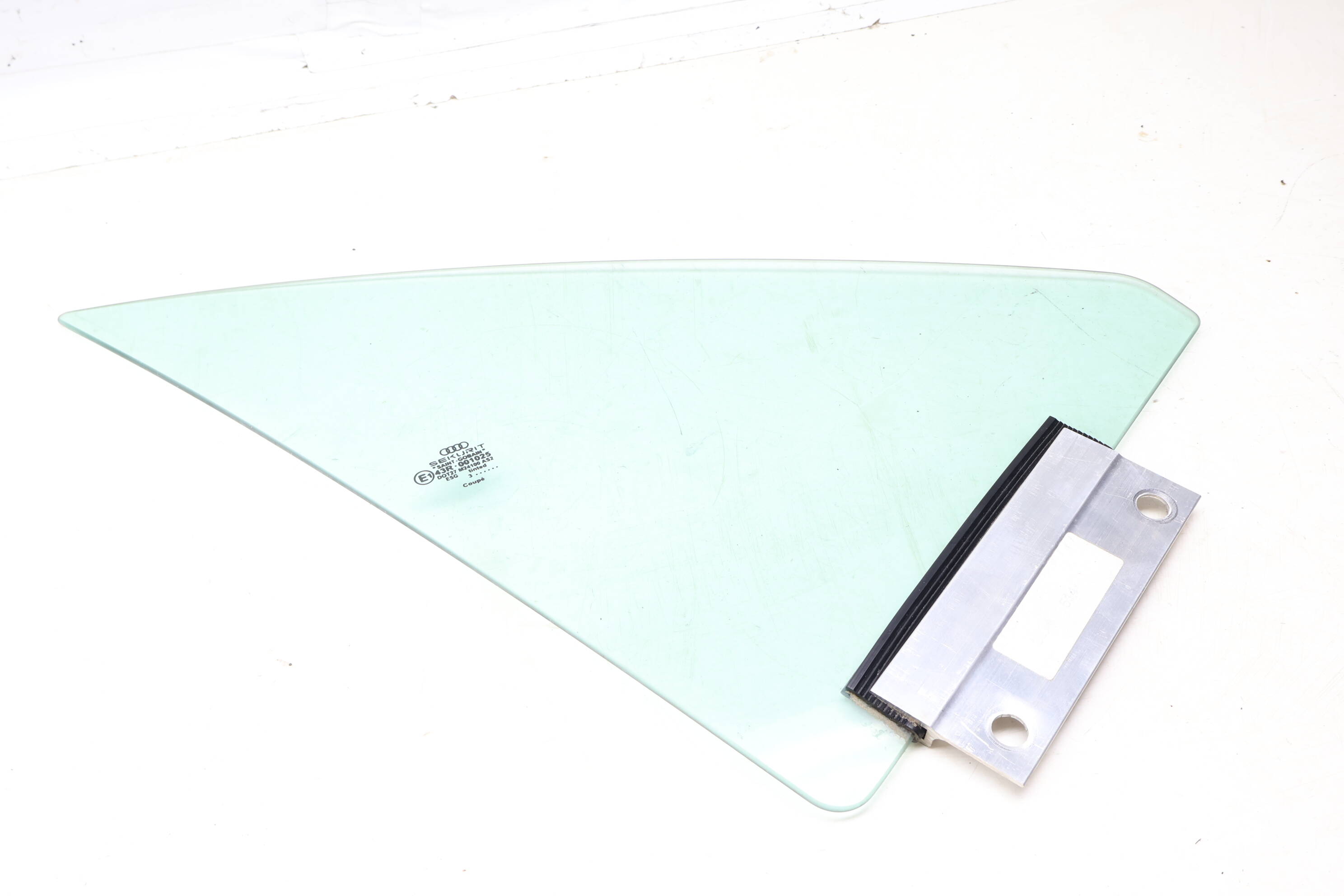 Door Vent Window Glass 8N8845114A