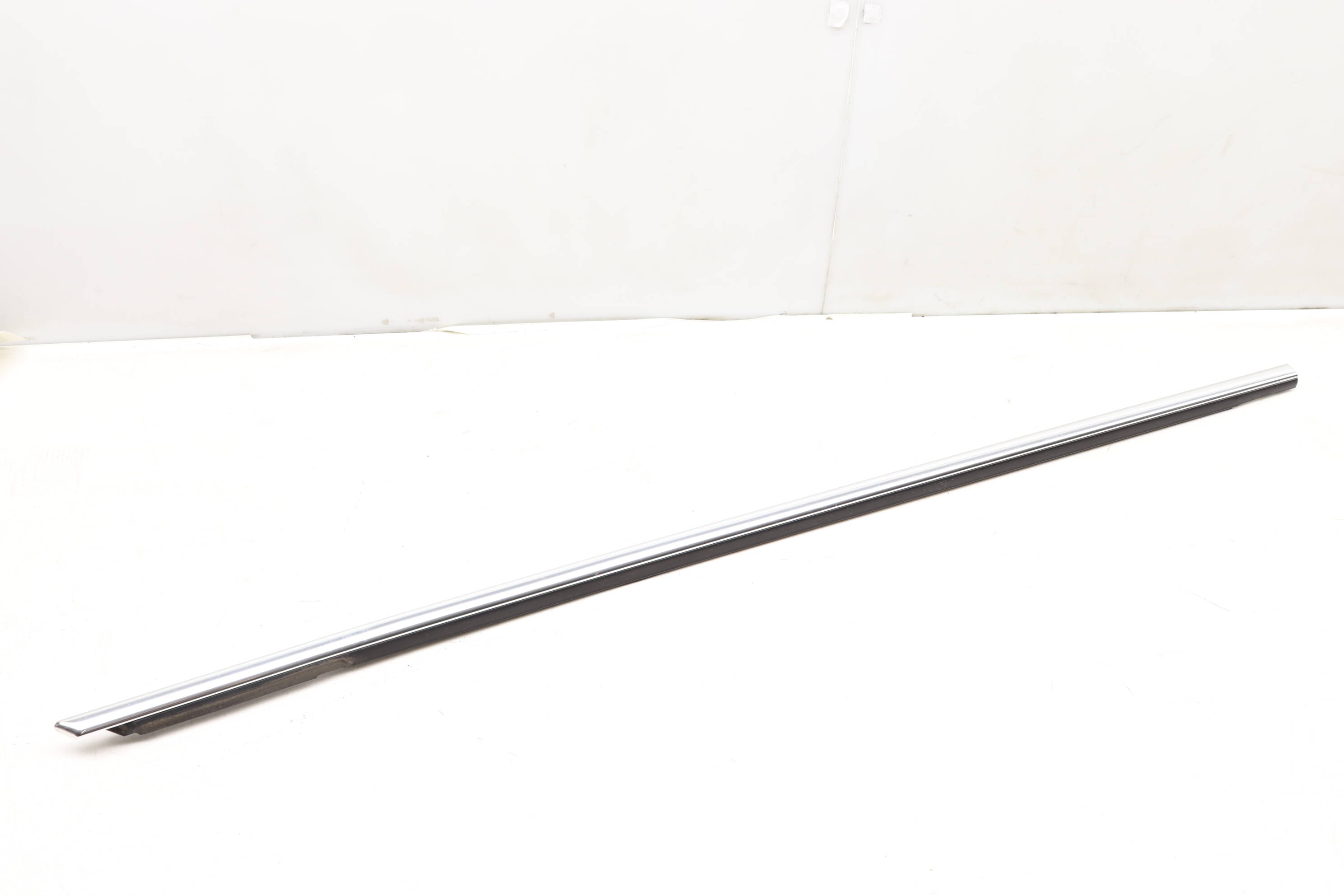 Outer Door Slot Seal / Trim 3B0837476