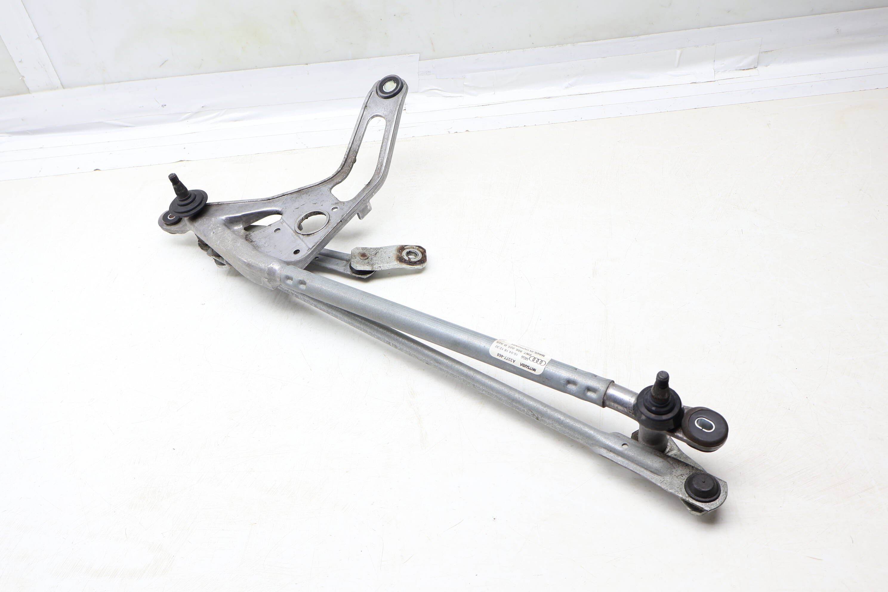 Windshield Wiper Transmission / Bracket 8W7955023B