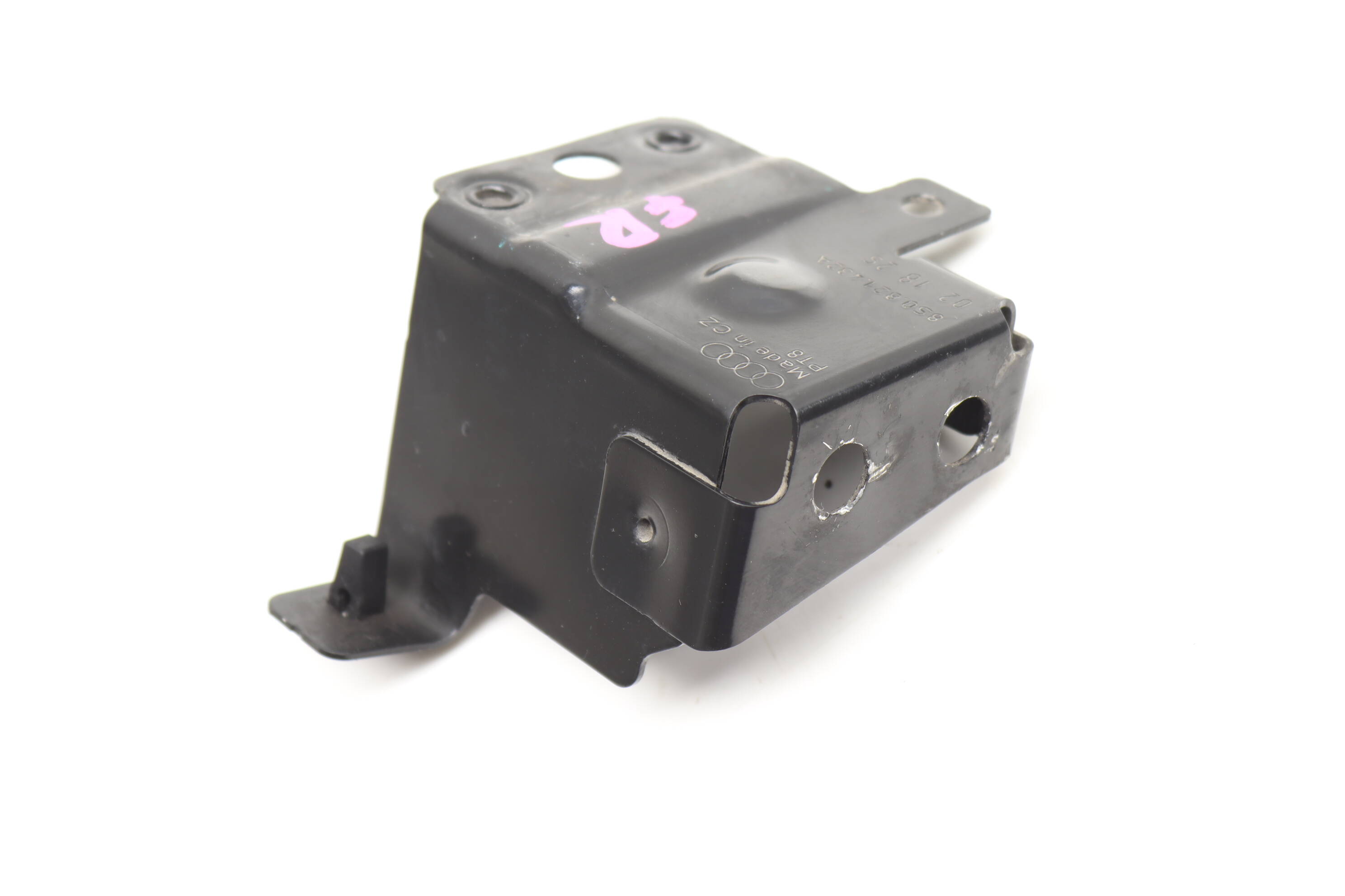 Upper Fender Mount Bracket 8S0821432A