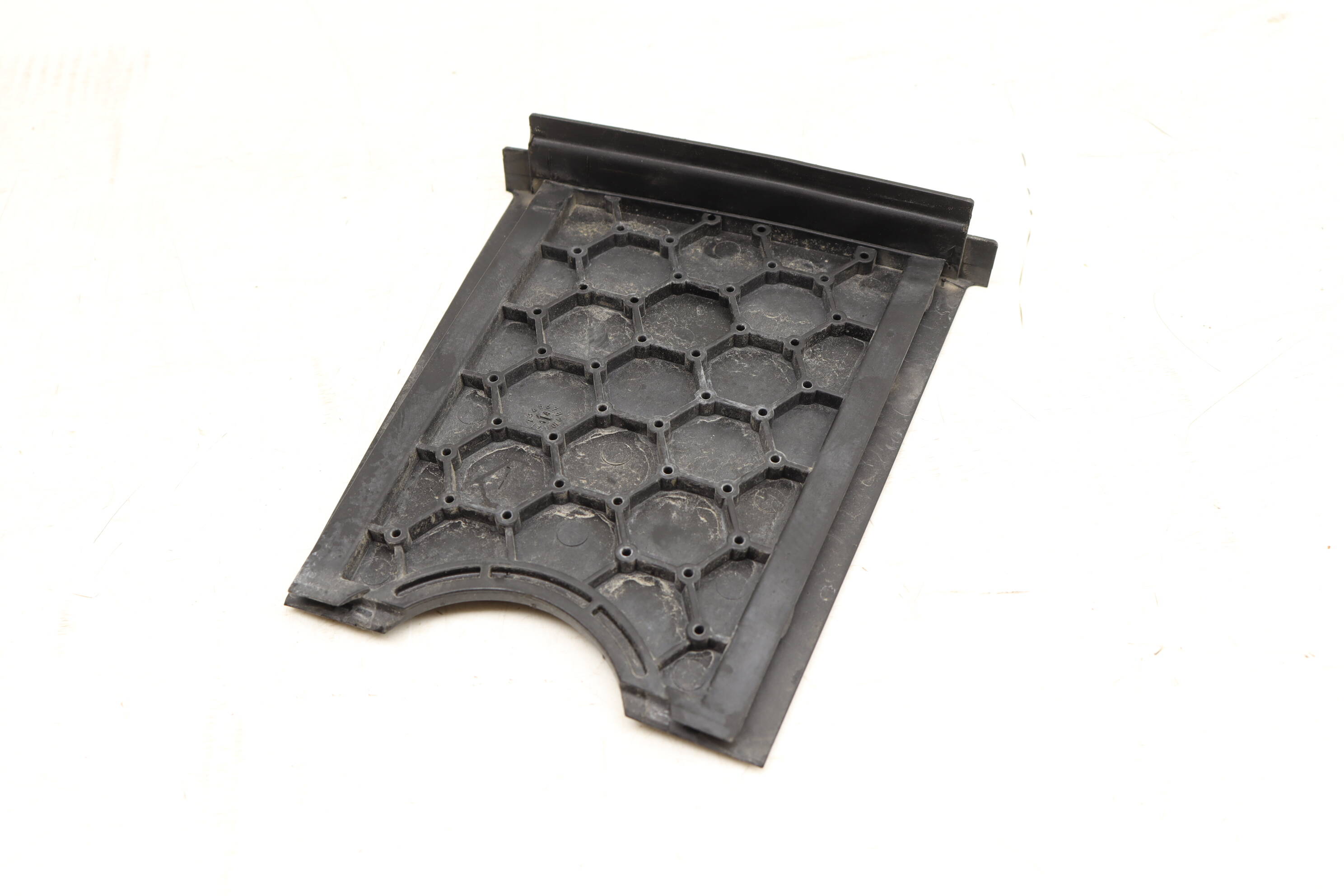 Firewall Water Box End Piece / Cover 8R0971824A