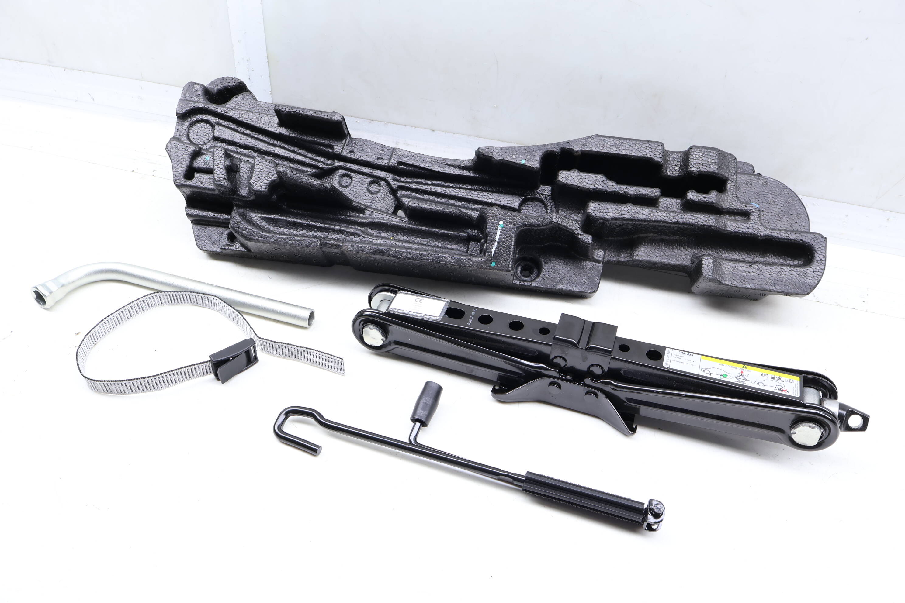 Tool Kit / Jack 3QF012115