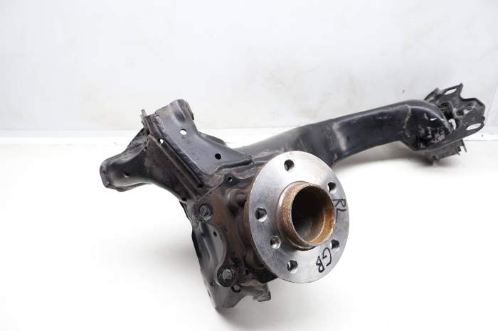Spindle / Trailing Arm W/ Wheel Bearing 33326851579 main product photo