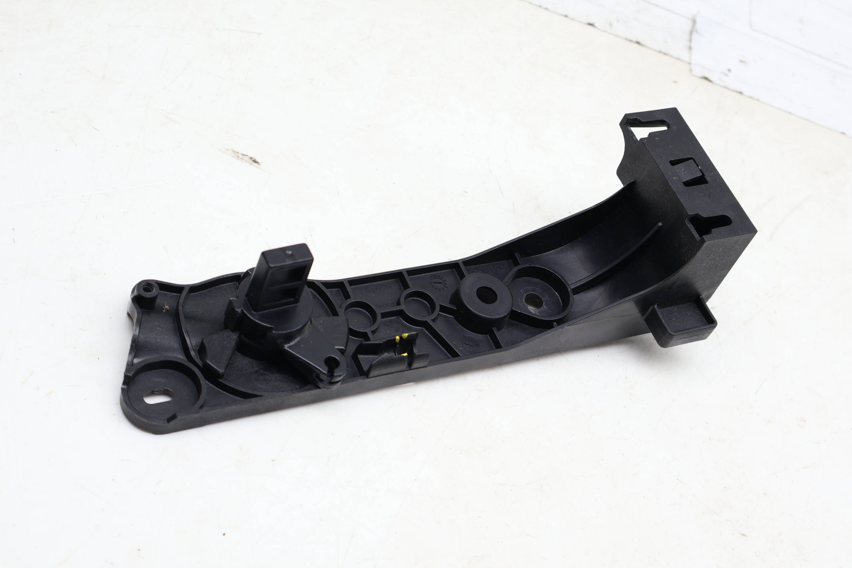 Hood Handle / Lever Bracket 51237398009