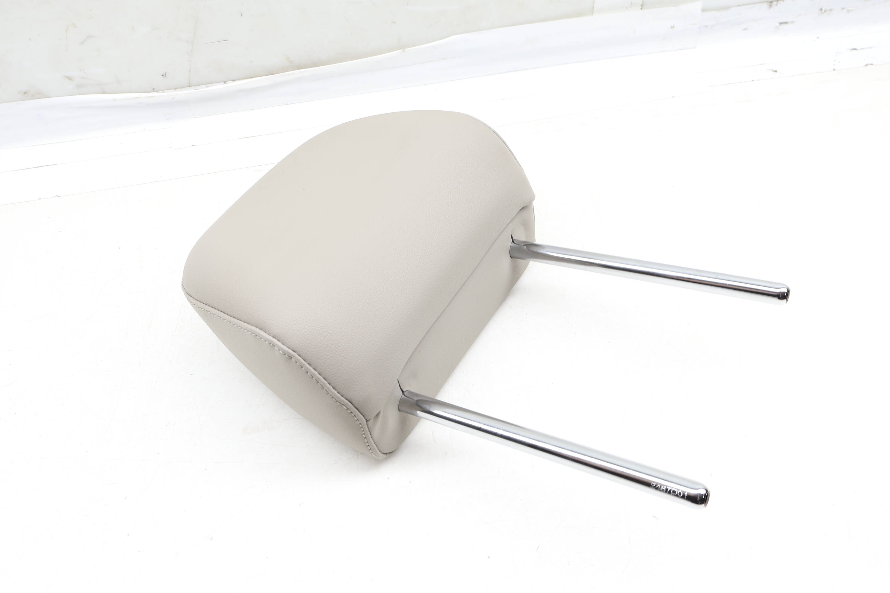 2Nd Row Headrest / Head Rest 3CN885901E