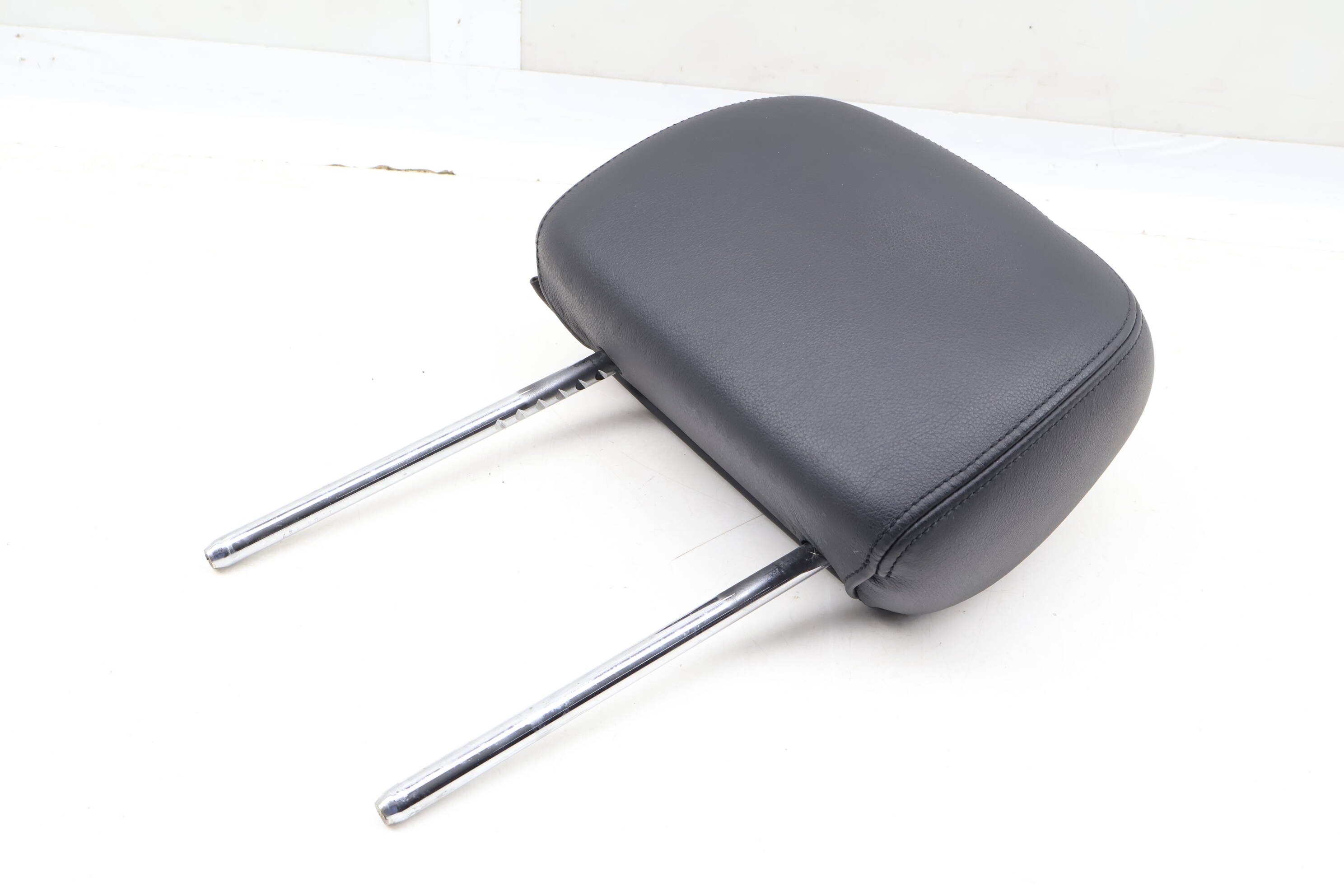 Headrest / Head Rest (Leather) 52107071092